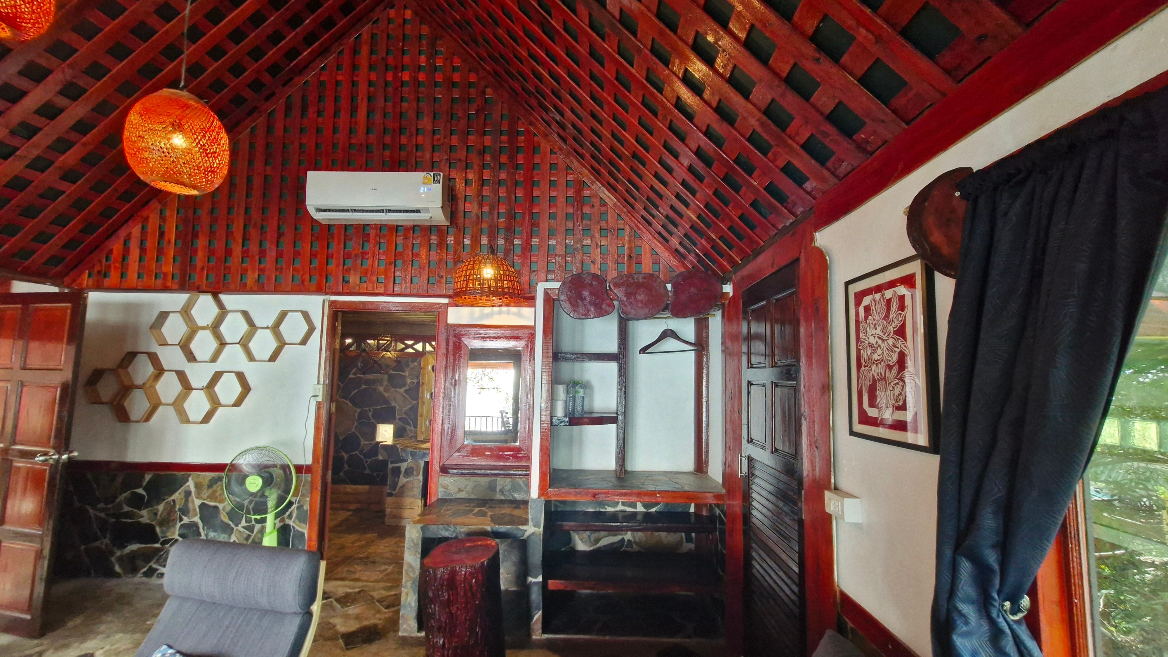 Deluxe Rocks Cabin second row 39