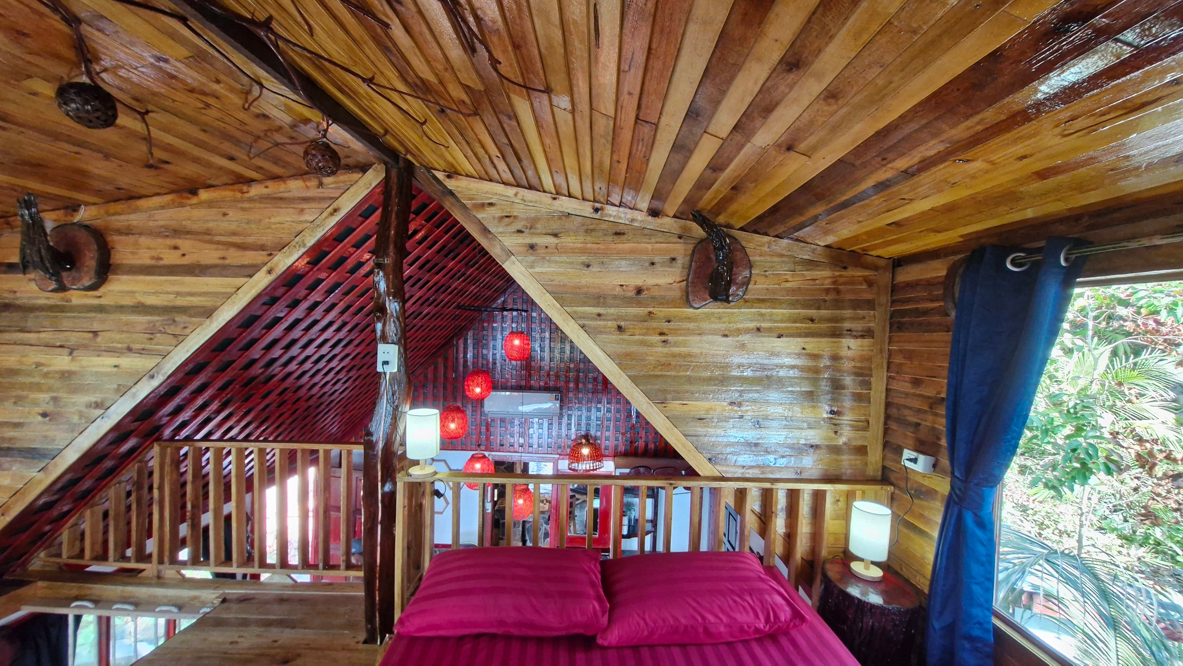 Deluxe Rocks Cabin second row 39