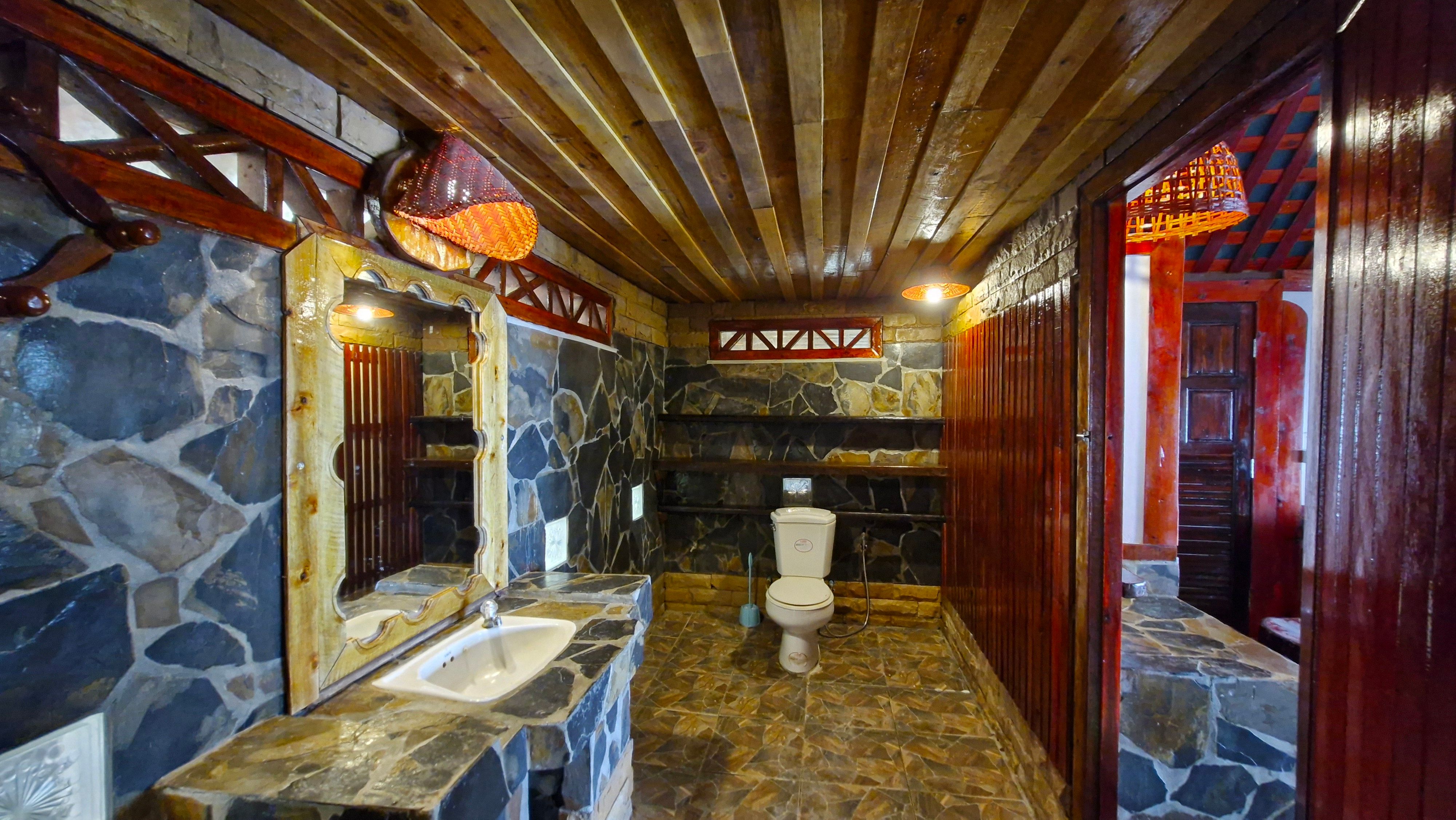 Deluxe Rocks Cabin second row 39