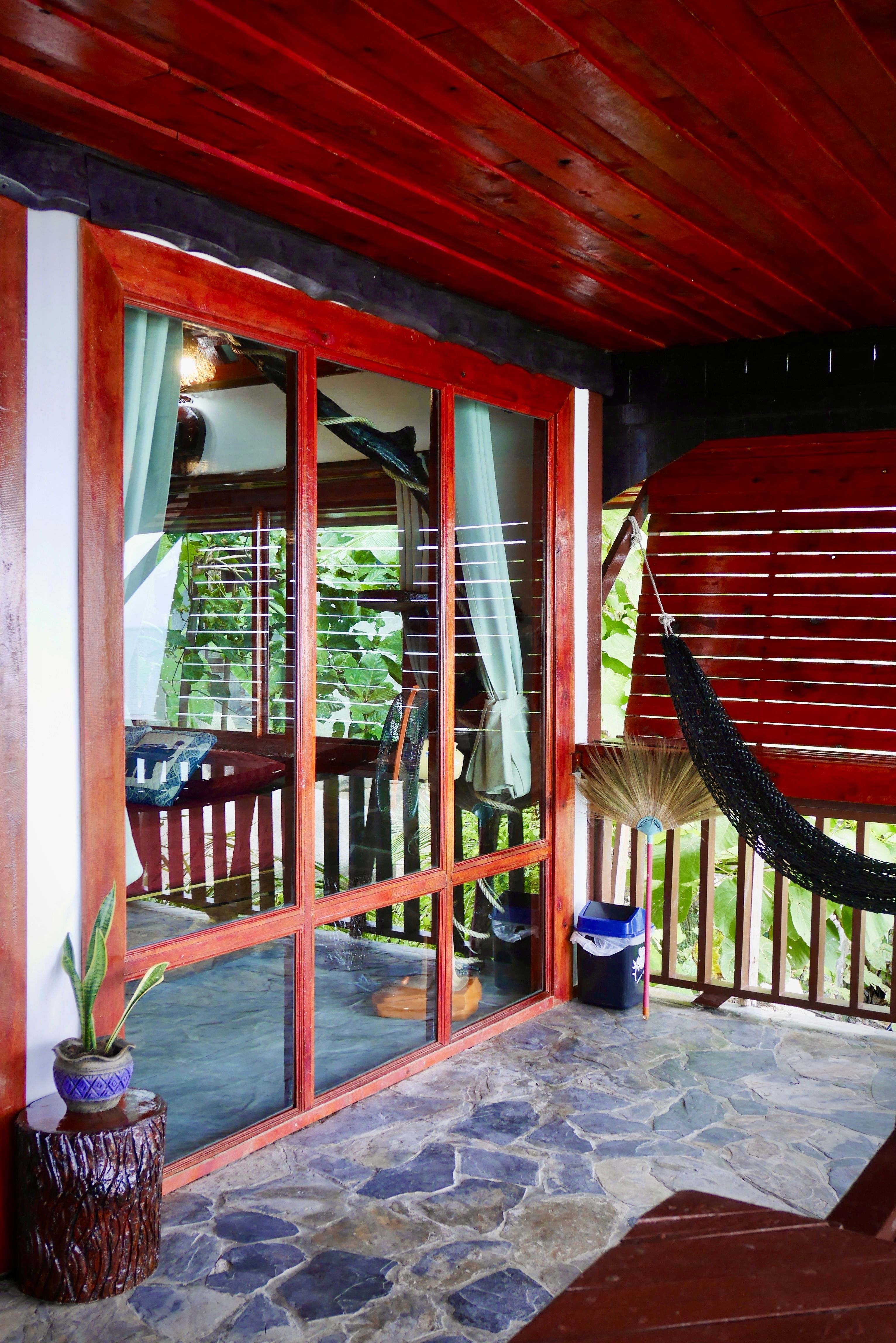 Deluxe Air Conditioned Bungalow on the Rocks 38