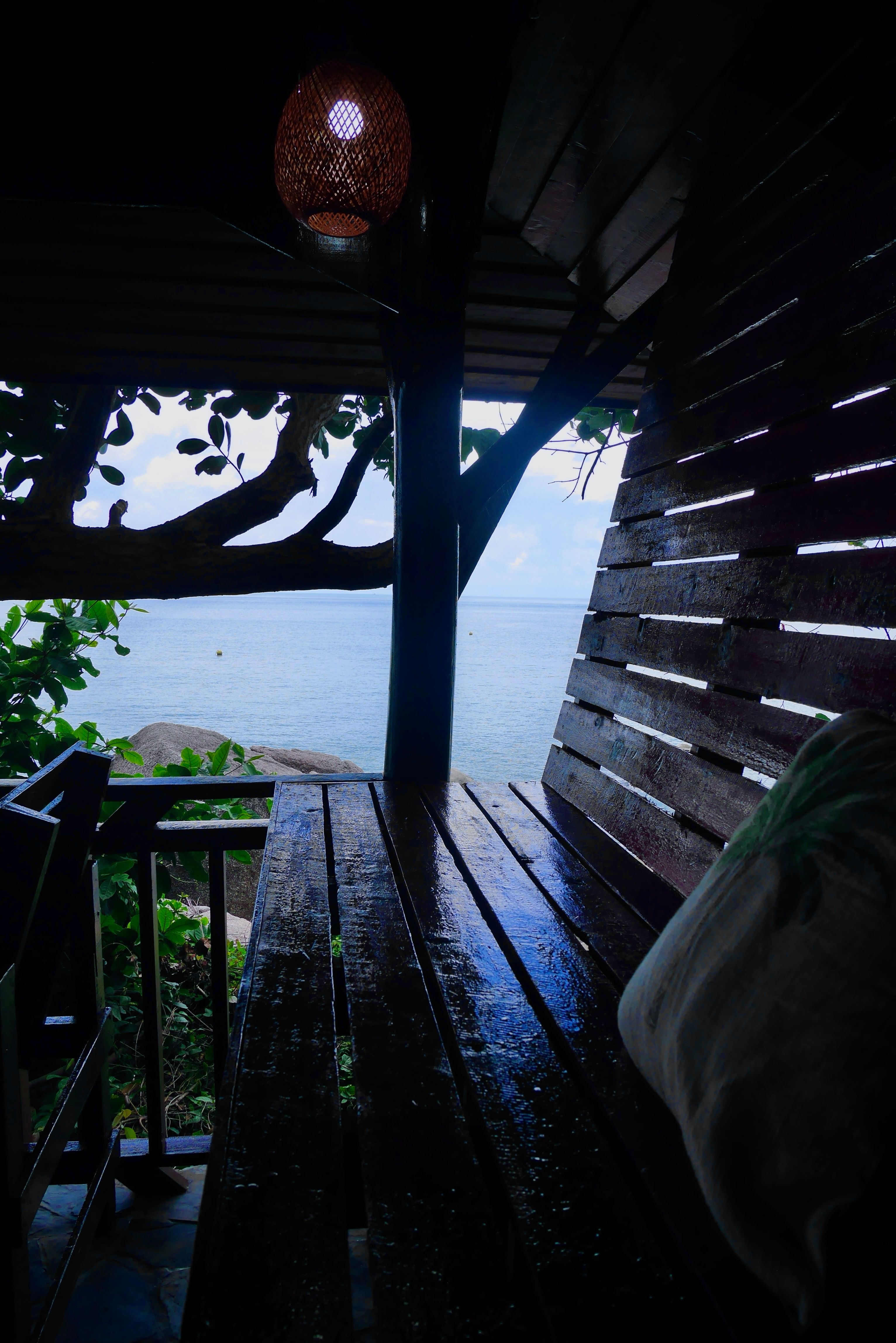 Deluxe Air Conditioned Bungalow on the Rocks 38