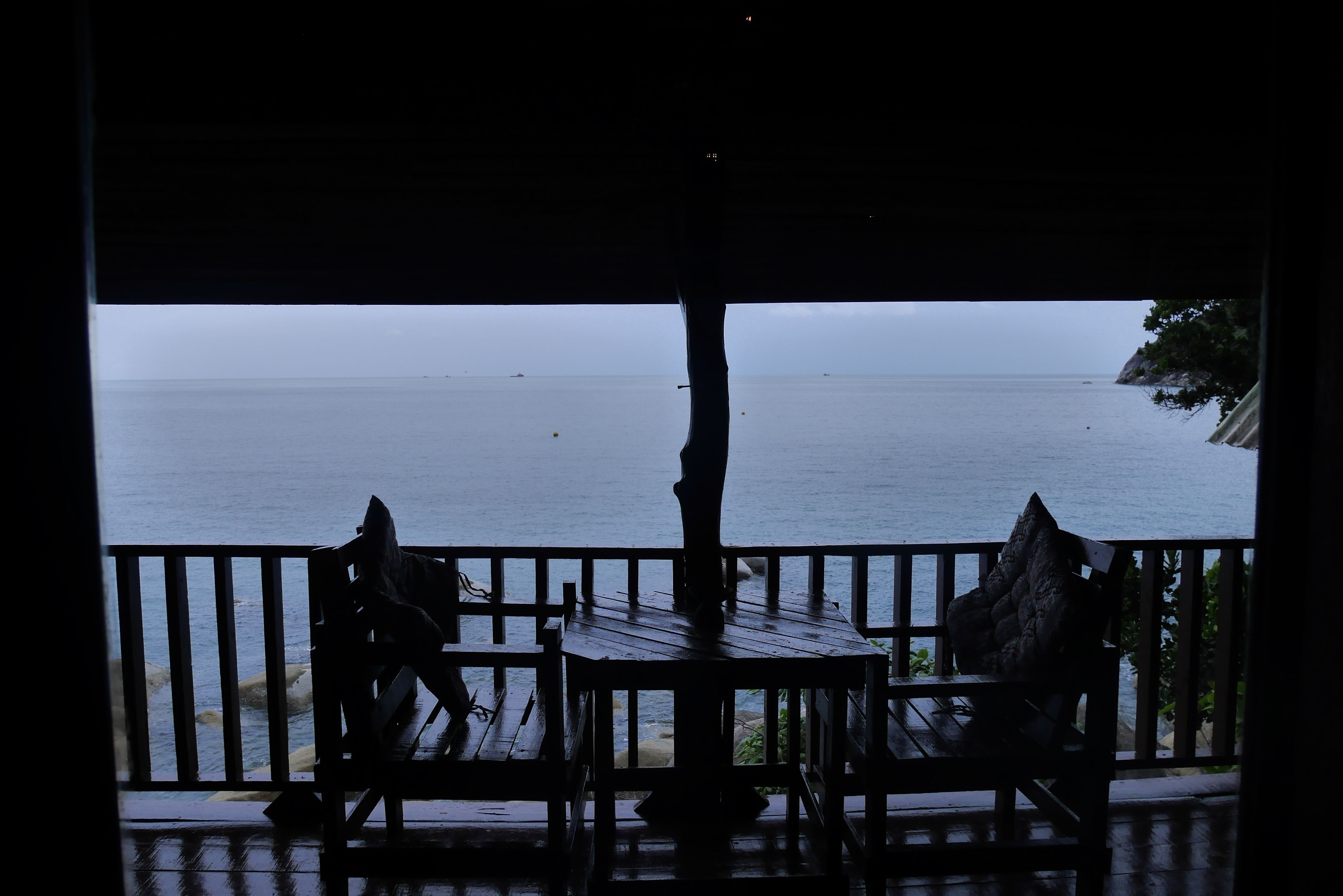 Deluxe Air Conditioned Family Bungalow on the Rocks Number 37