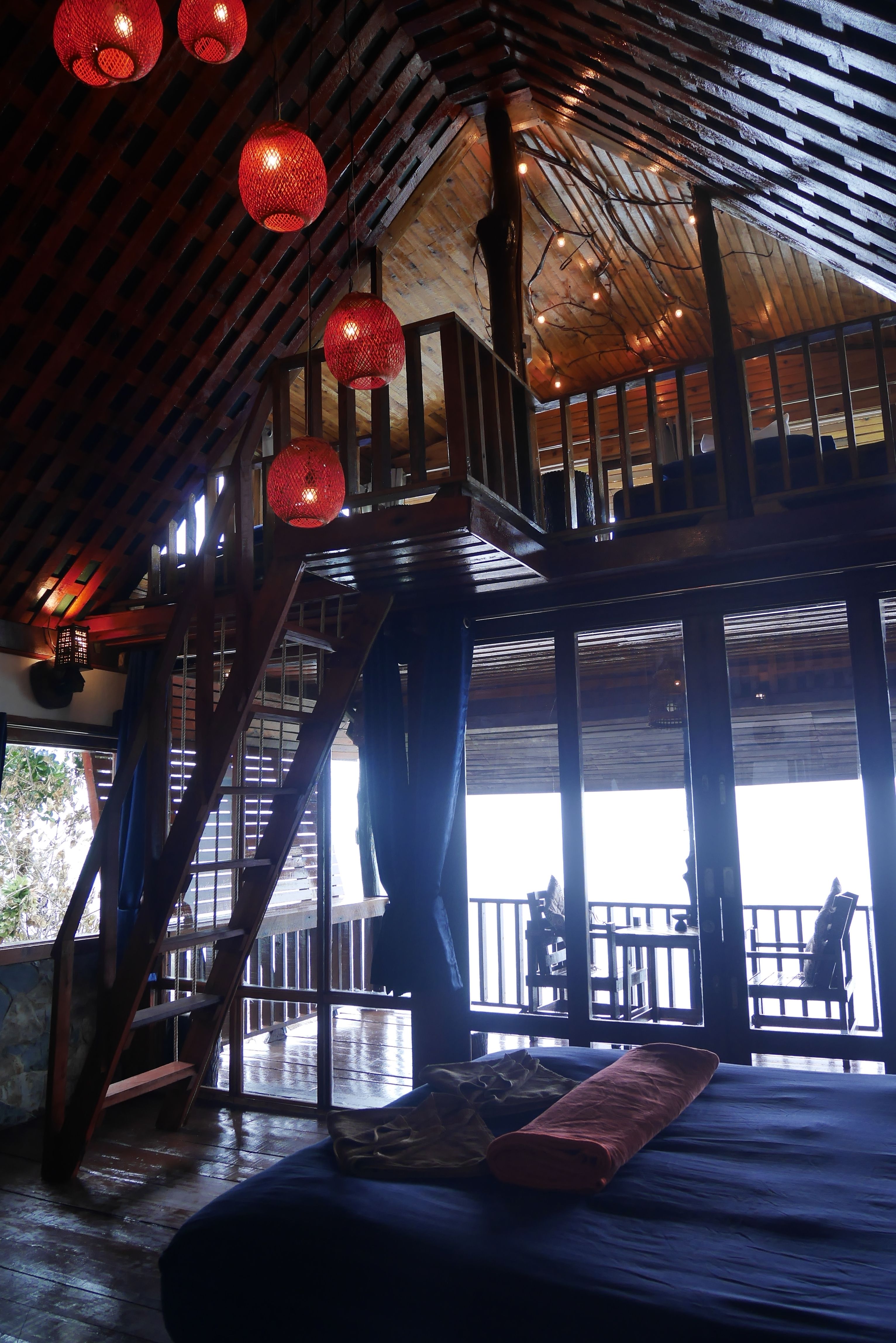 Deluxe Air Conditioned Family Bungalow on the Rocks Number 37