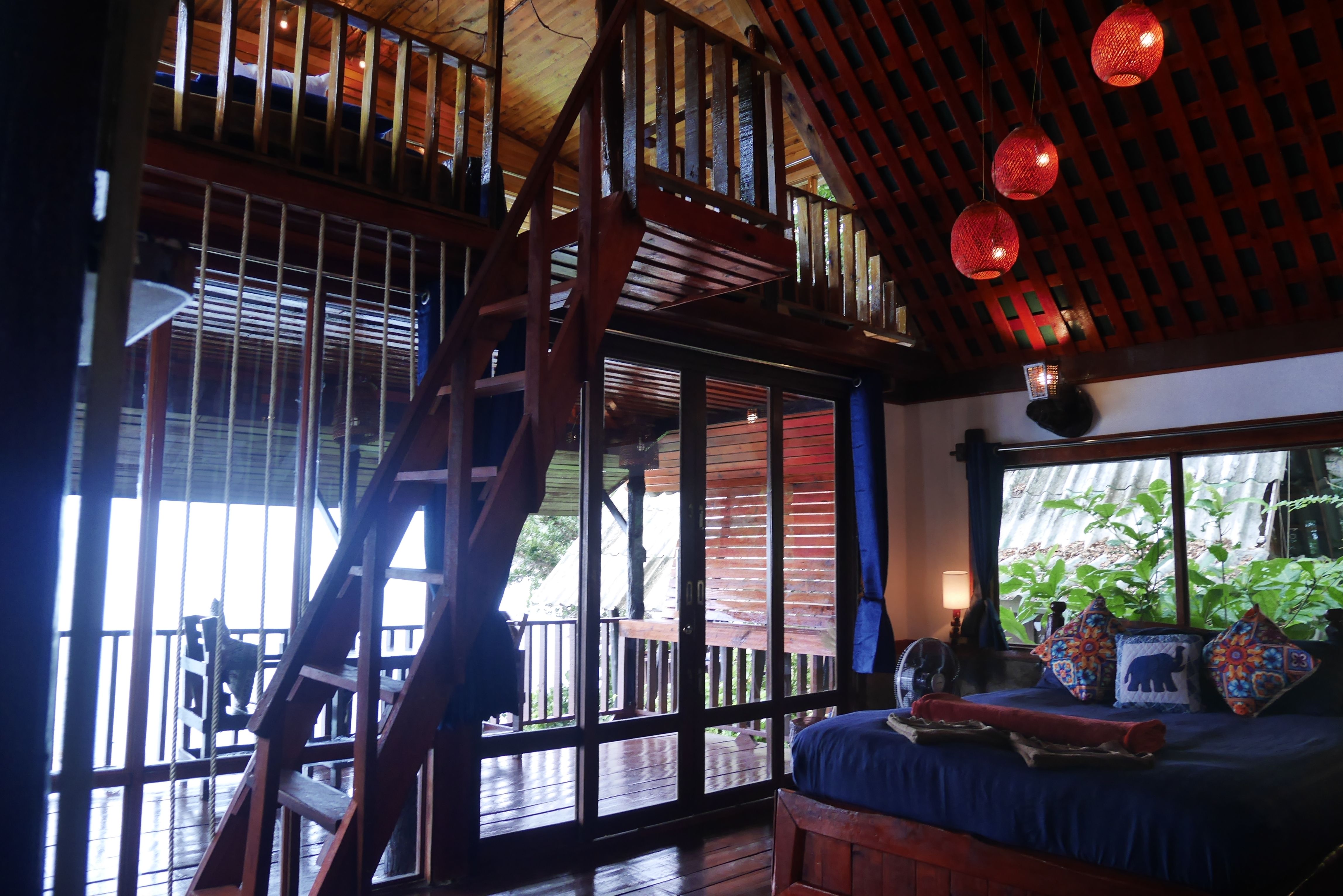 Deluxe Air Conditioned Family Bungalow on the Rocks Number 37