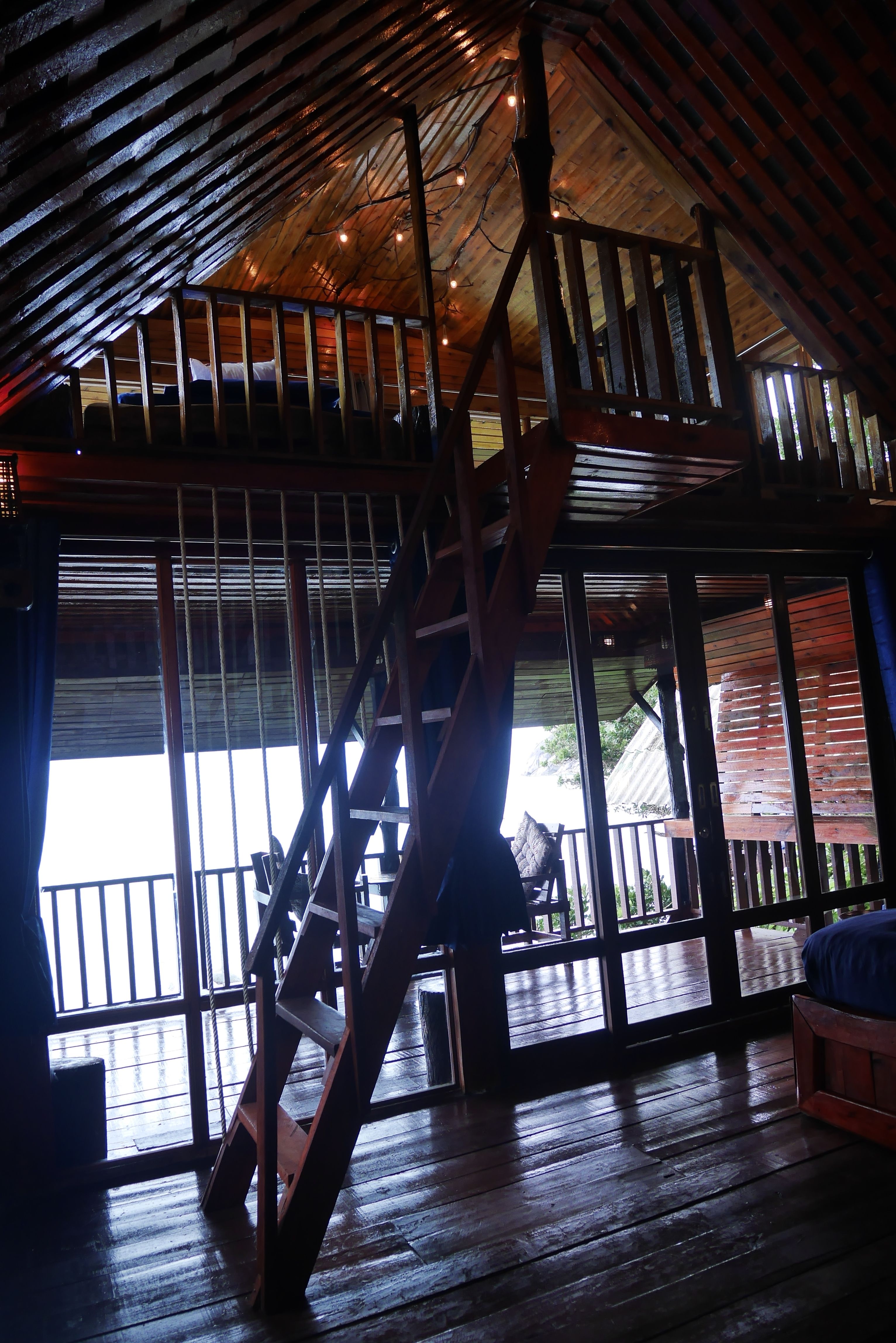 Deluxe Air Conditioned Family Bungalow on the Rocks Number 37