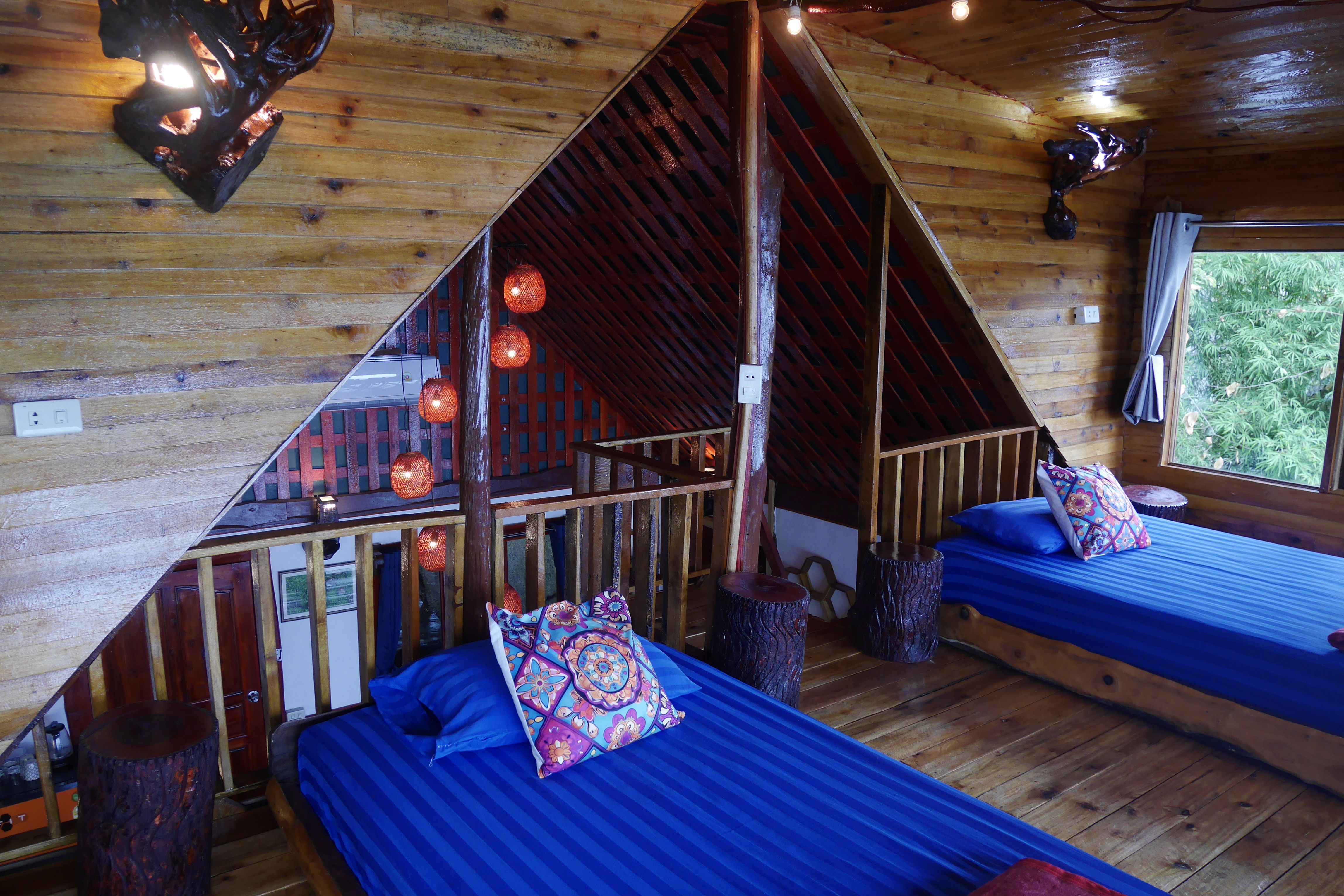 Deluxe Air Conditioned Family Bungalow on the Rocks Number 37