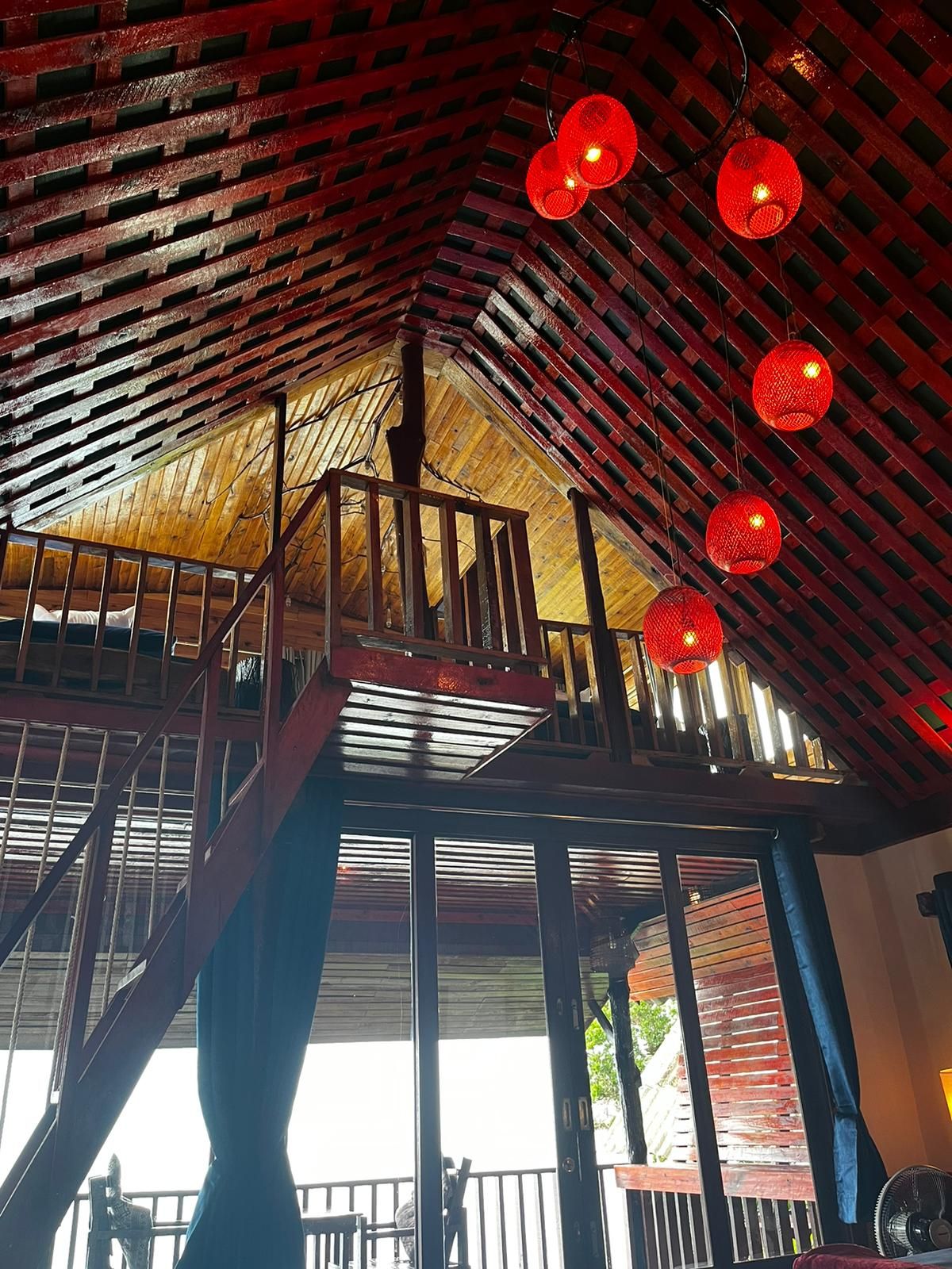 Deluxe Air Conditioned Family Bungalow on the Rocks Number 37