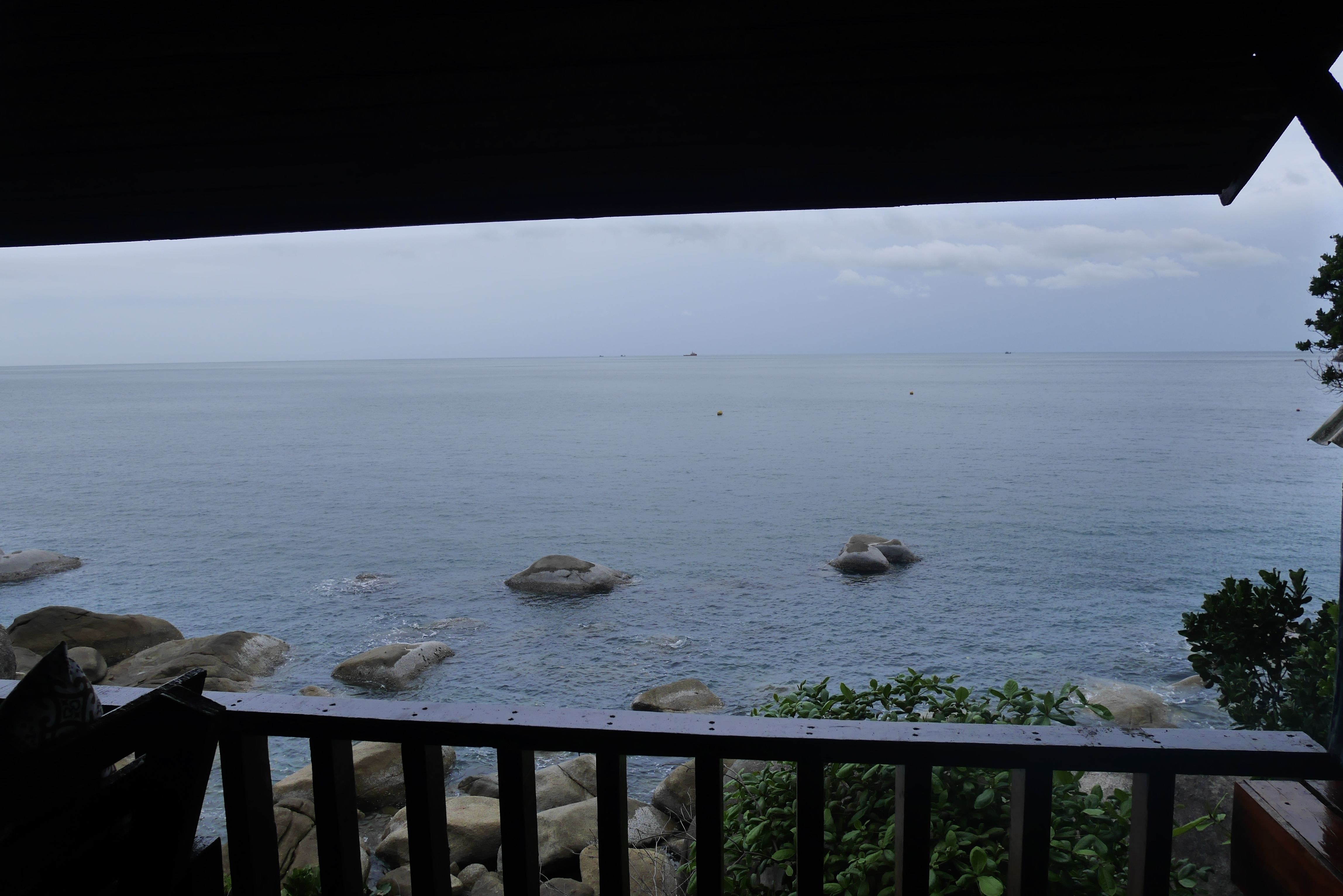 Deluxe Air Conditioned Family Bungalow on the Rocks Number 37