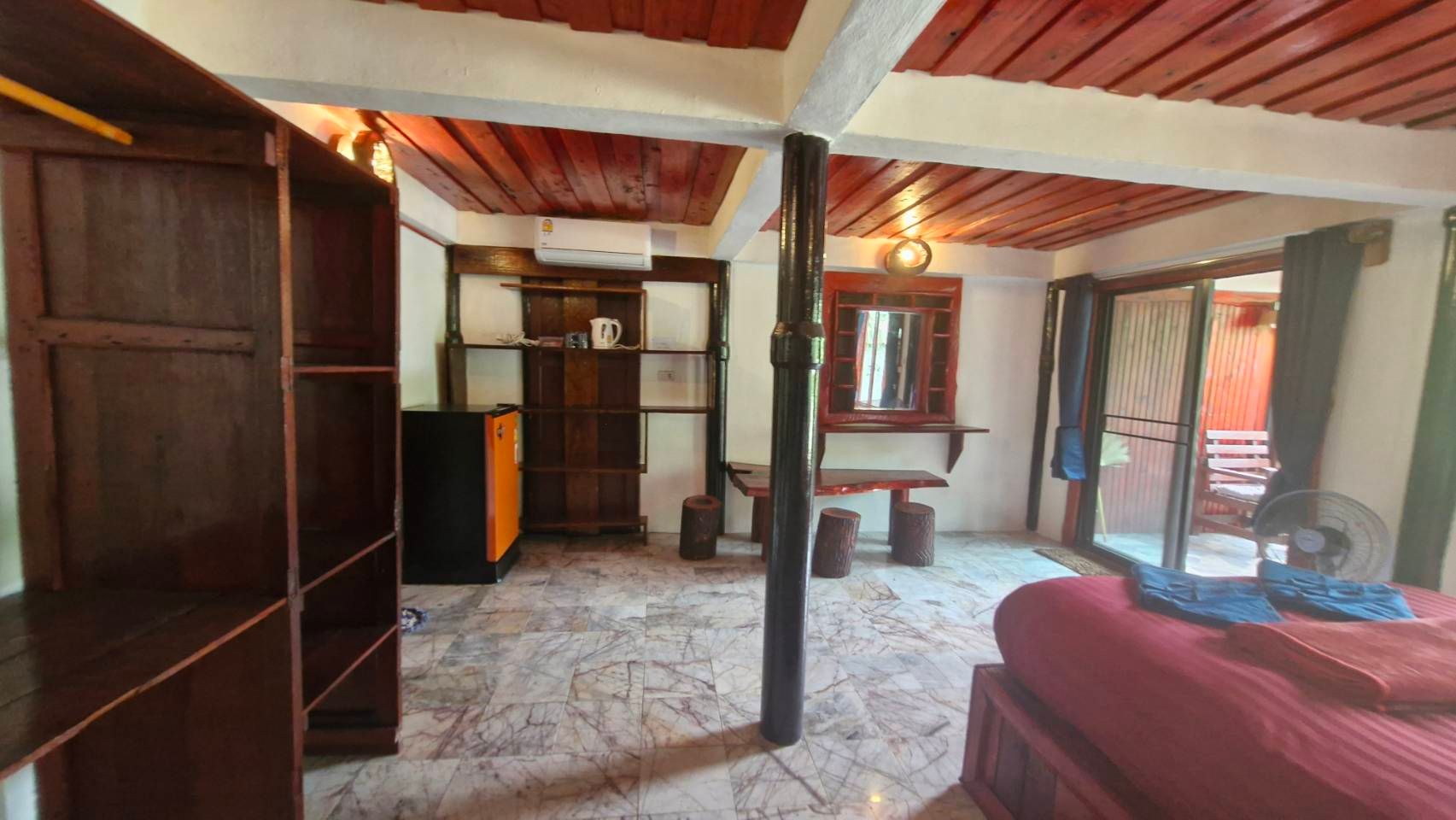 Deluxe Air Conditioned Bungalow on the Rocks 42