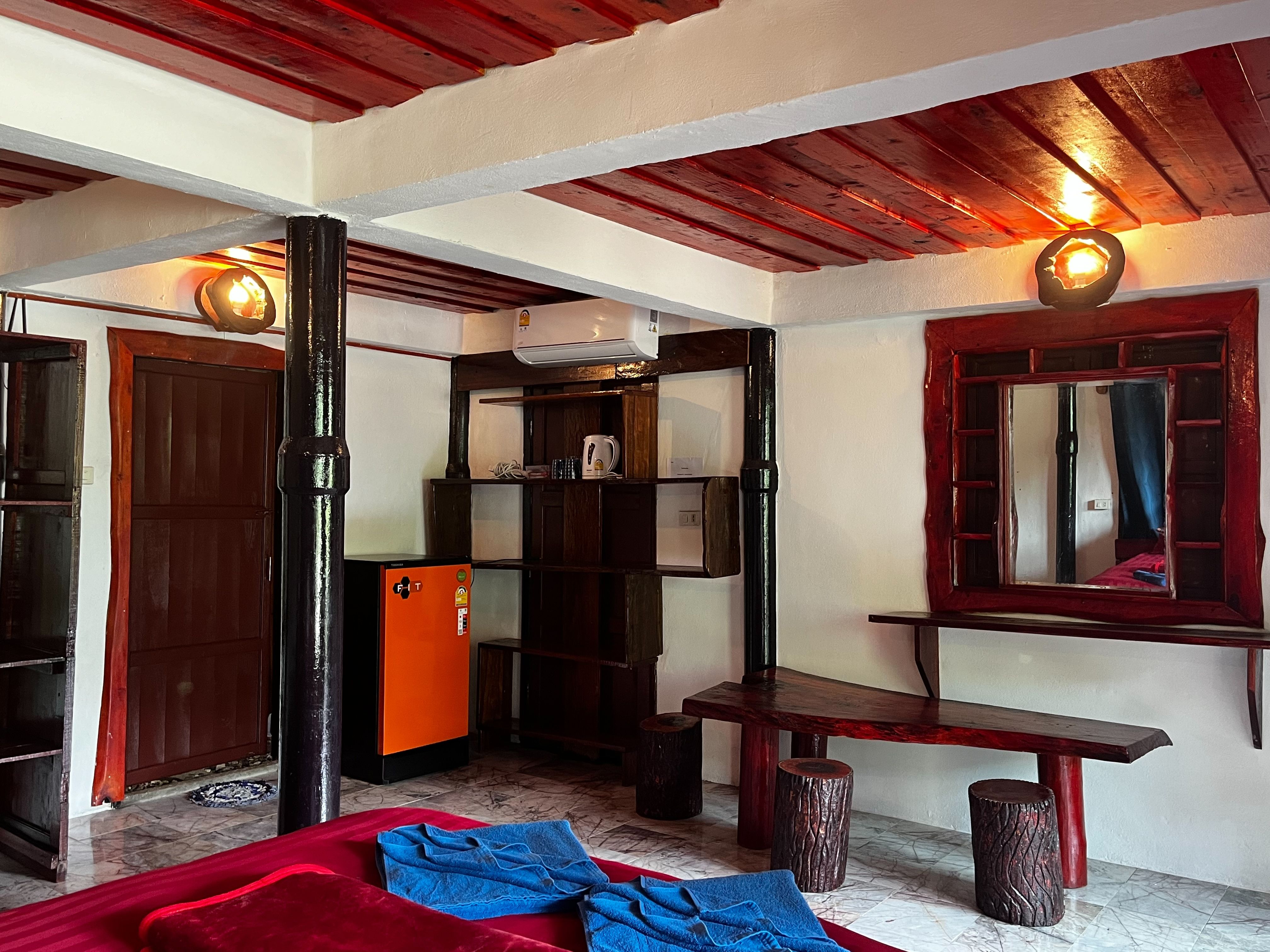 Deluxe Air Conditioned Bungalow on the Rocks 42