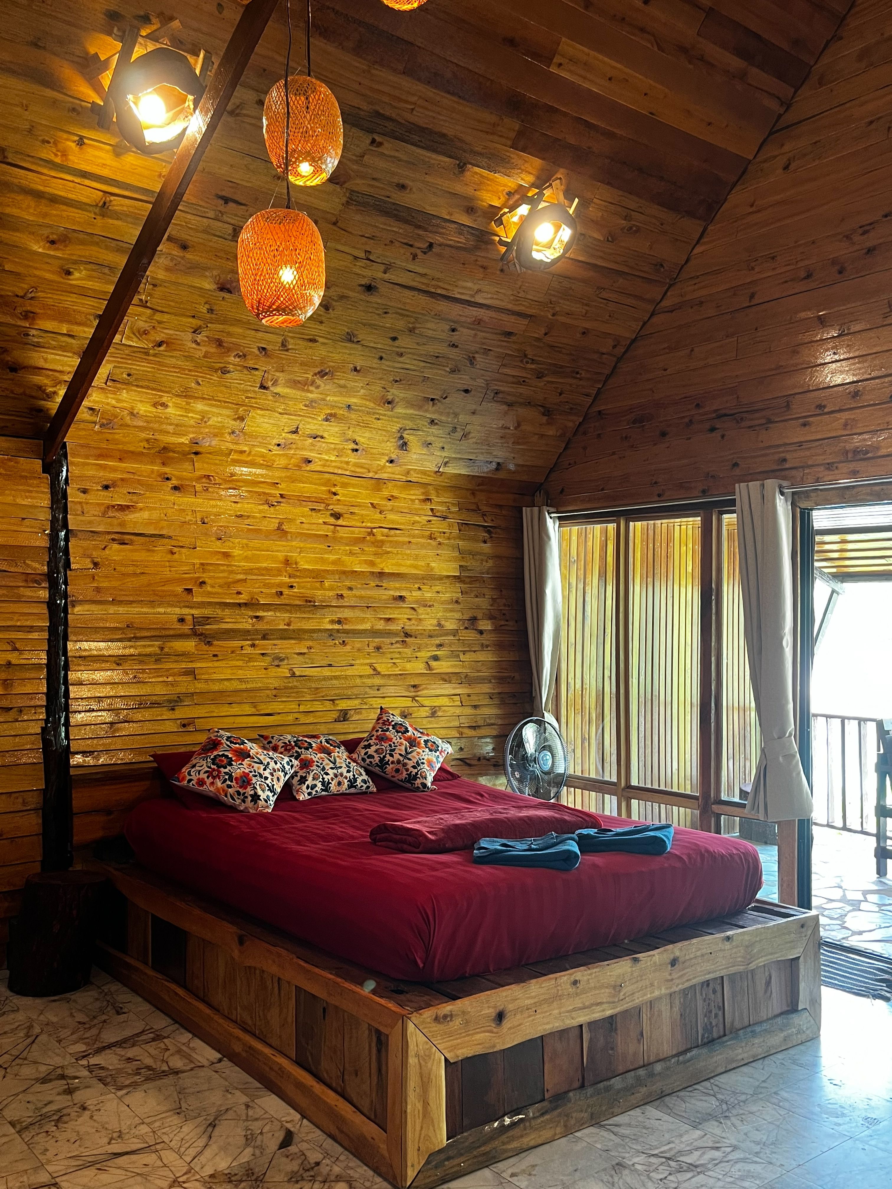 Deluxe Air Conditioned Bungalow on the Rocks 43