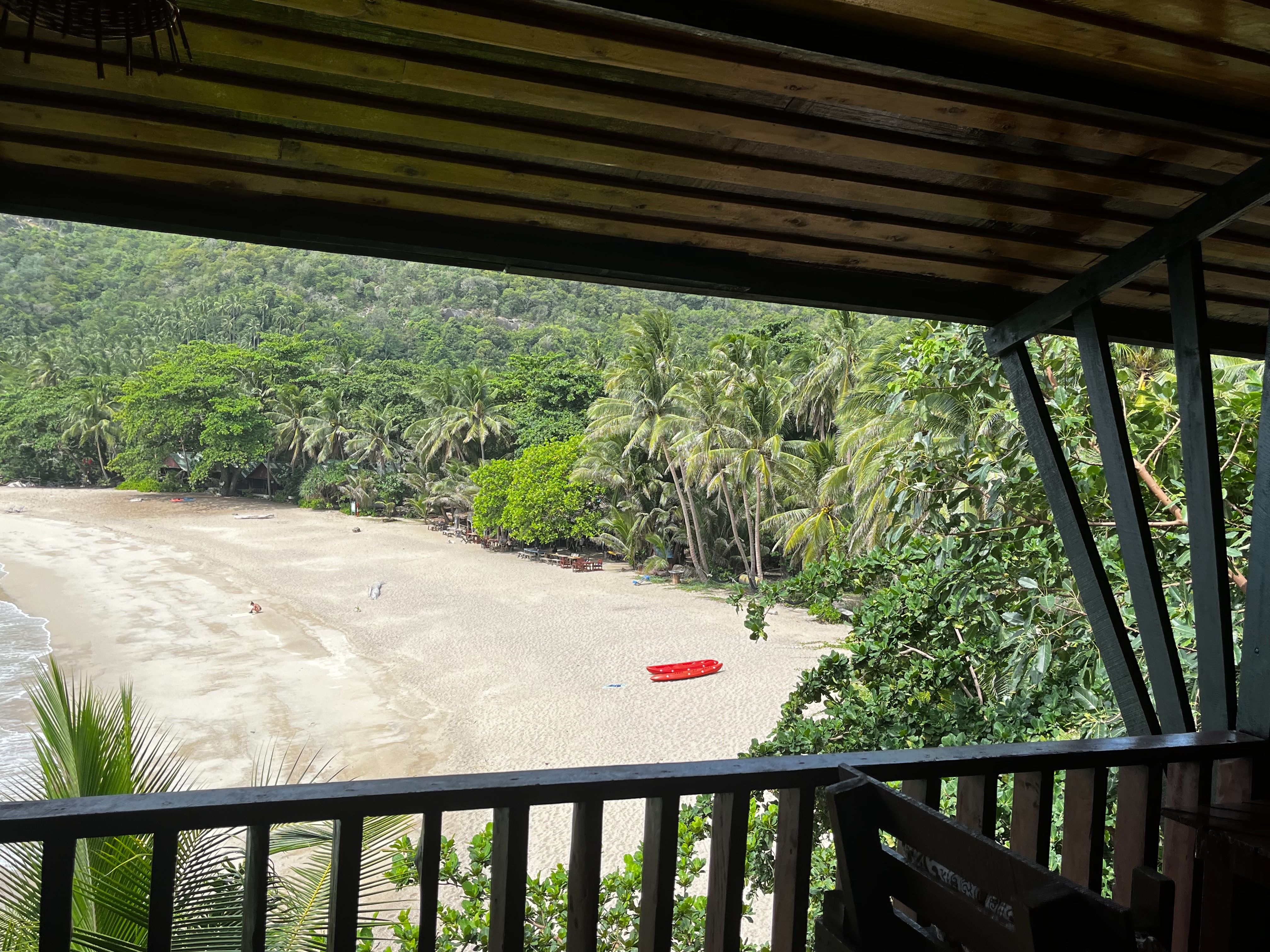 Deluxe Air Conditioned Bungalow on the Rocks 43