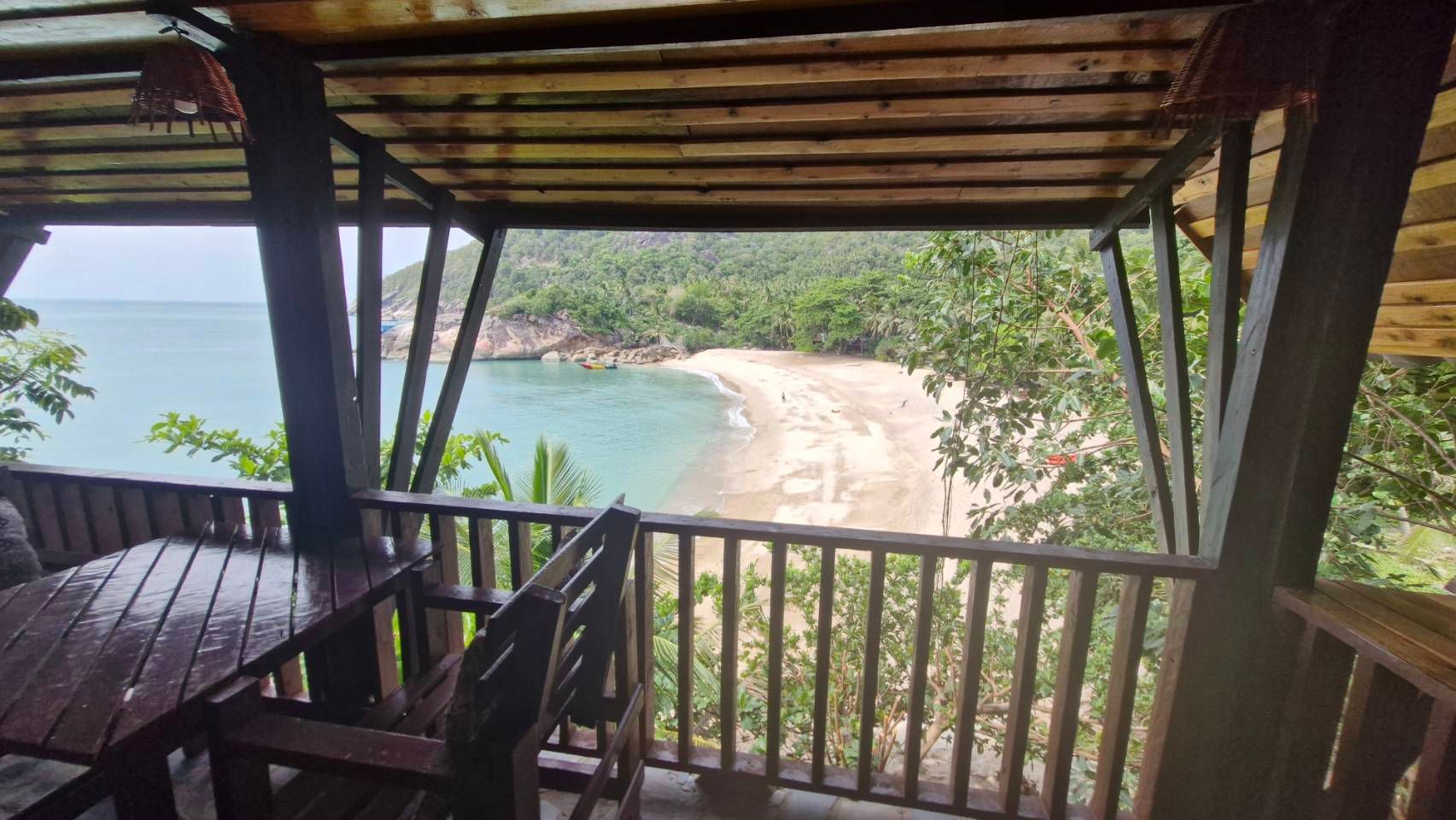 Deluxe Air Conditioned Bungalow on the Rocks 43