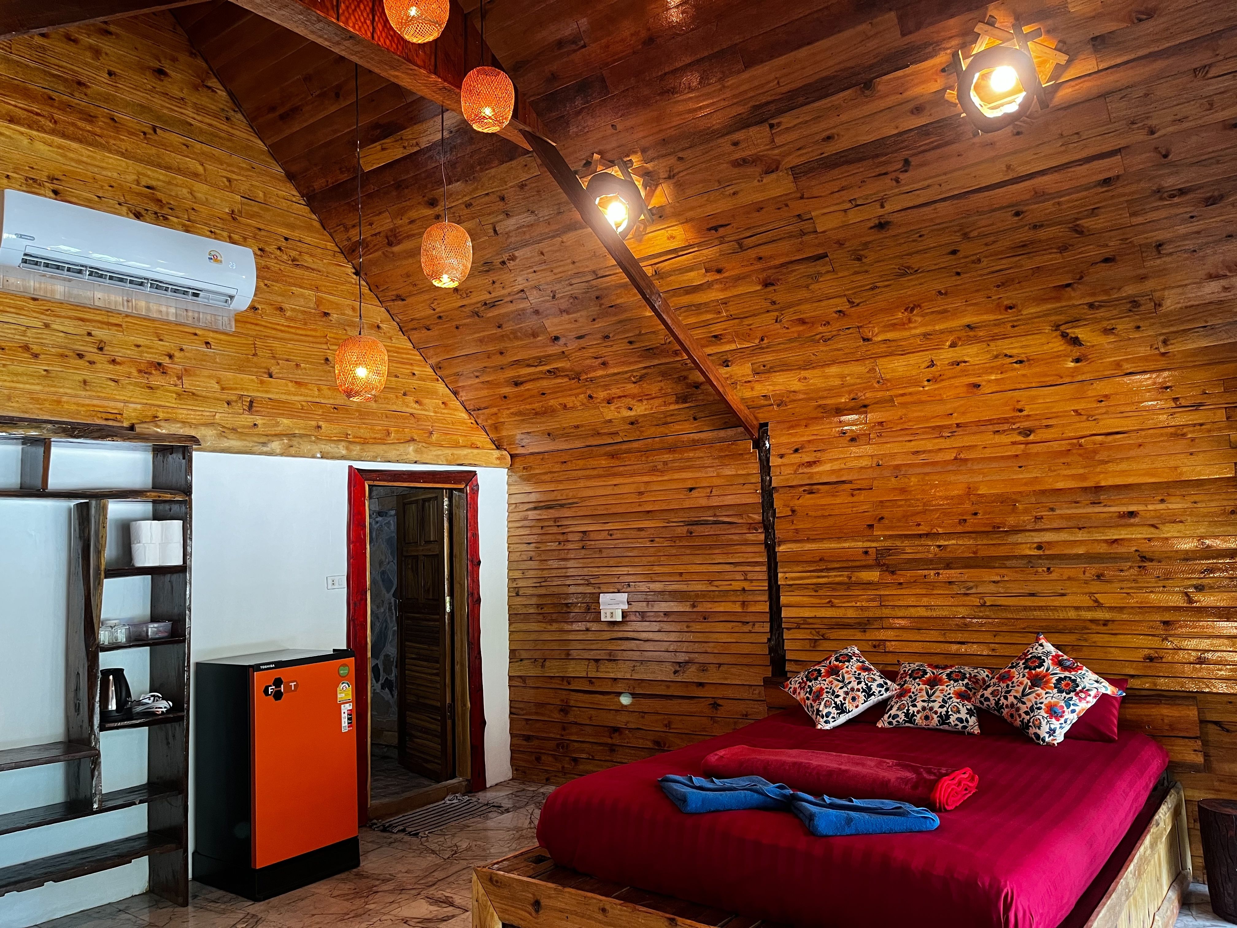 Deluxe Air Conditioned Bungalow on the Rocks 43