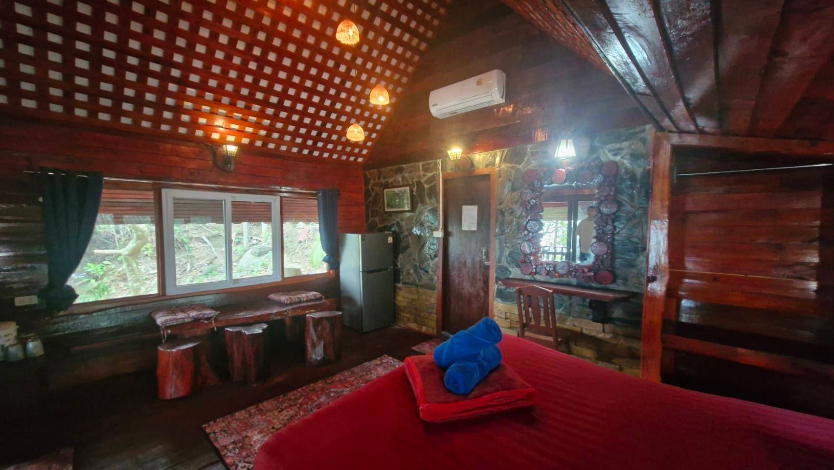 Deluxe Second Row on the Rocks