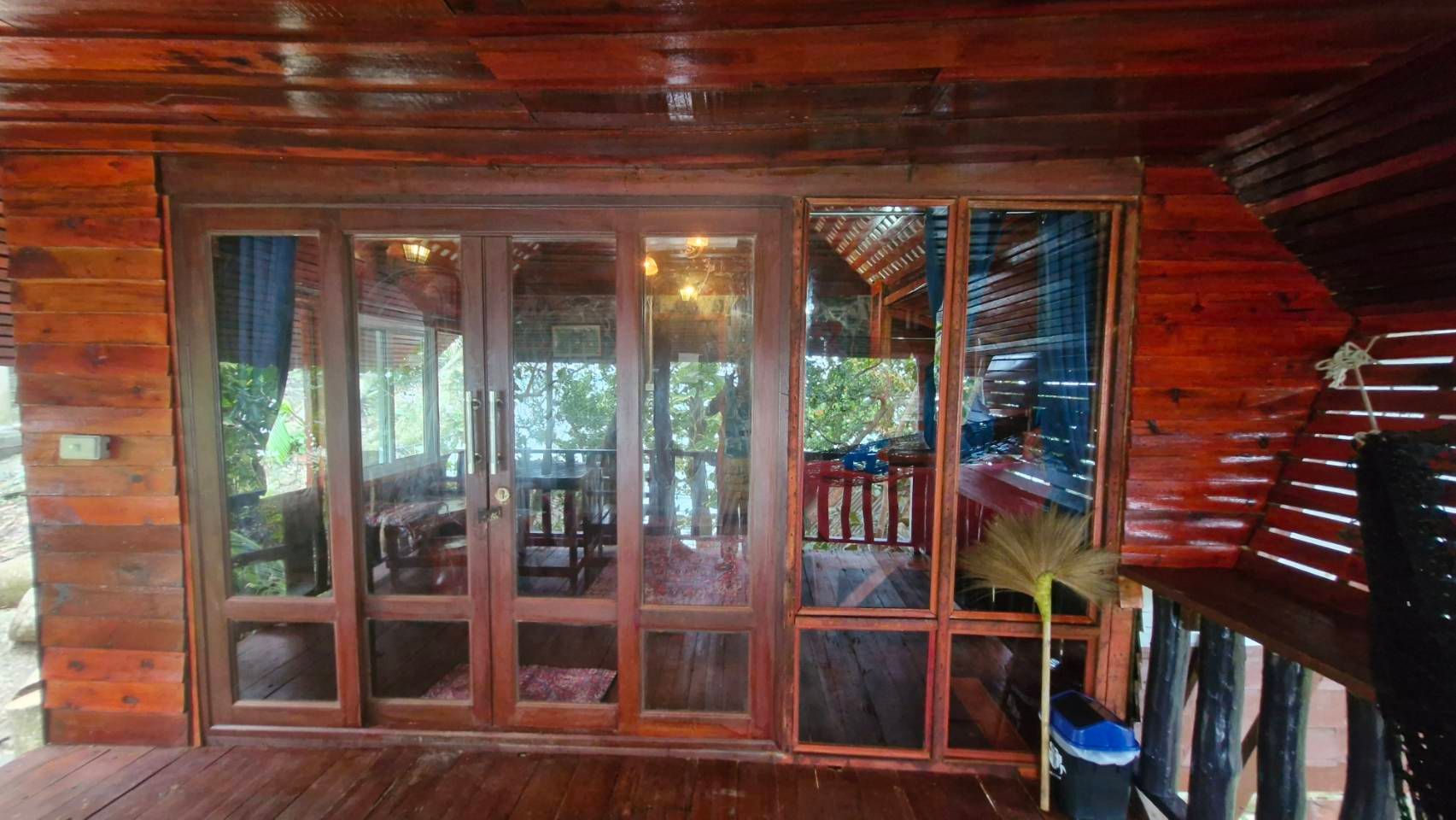 Deluxe Second Row on the Rocks