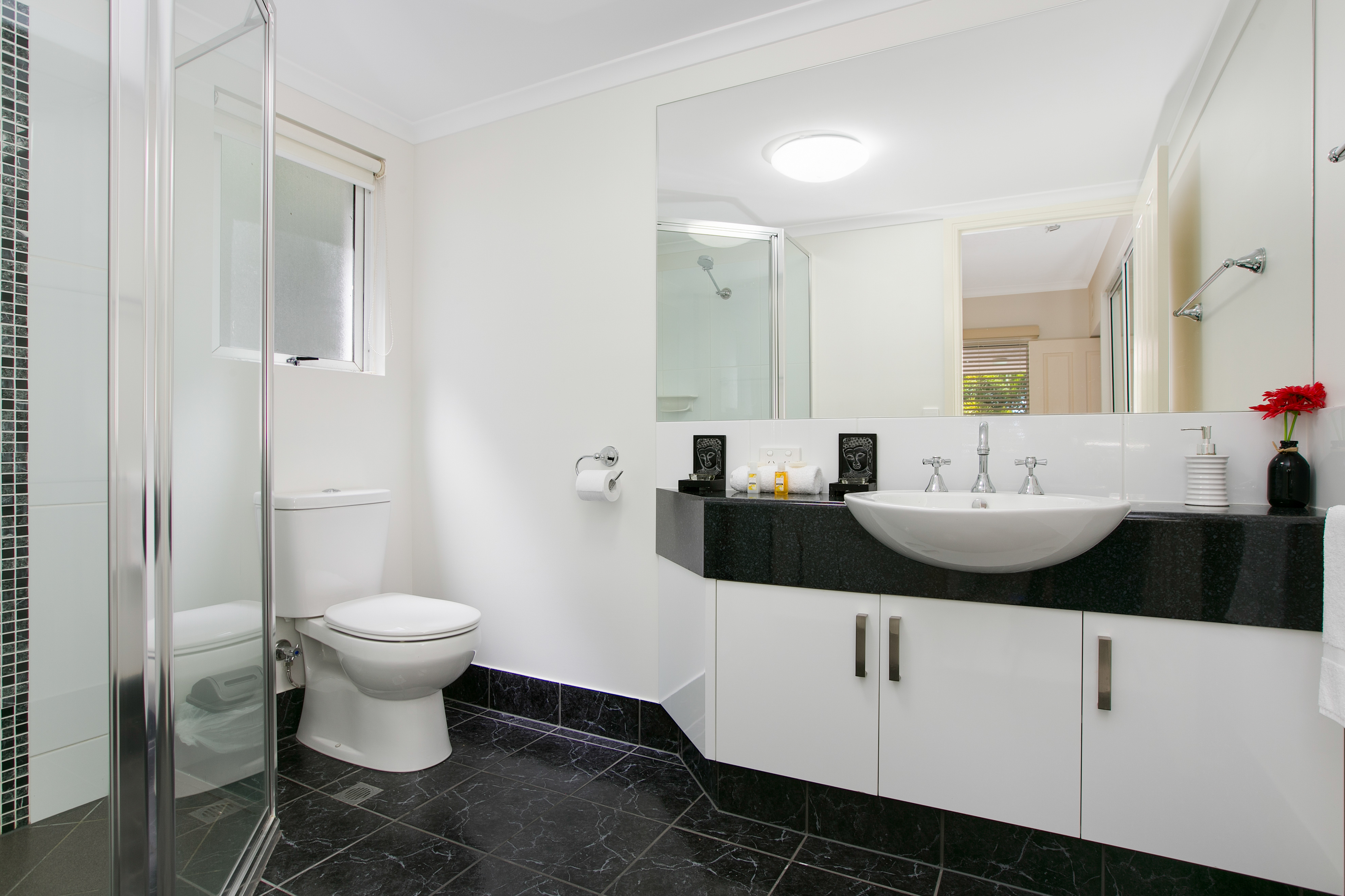 3 Night Stay - 2 Bedroom Beachfront Apartment