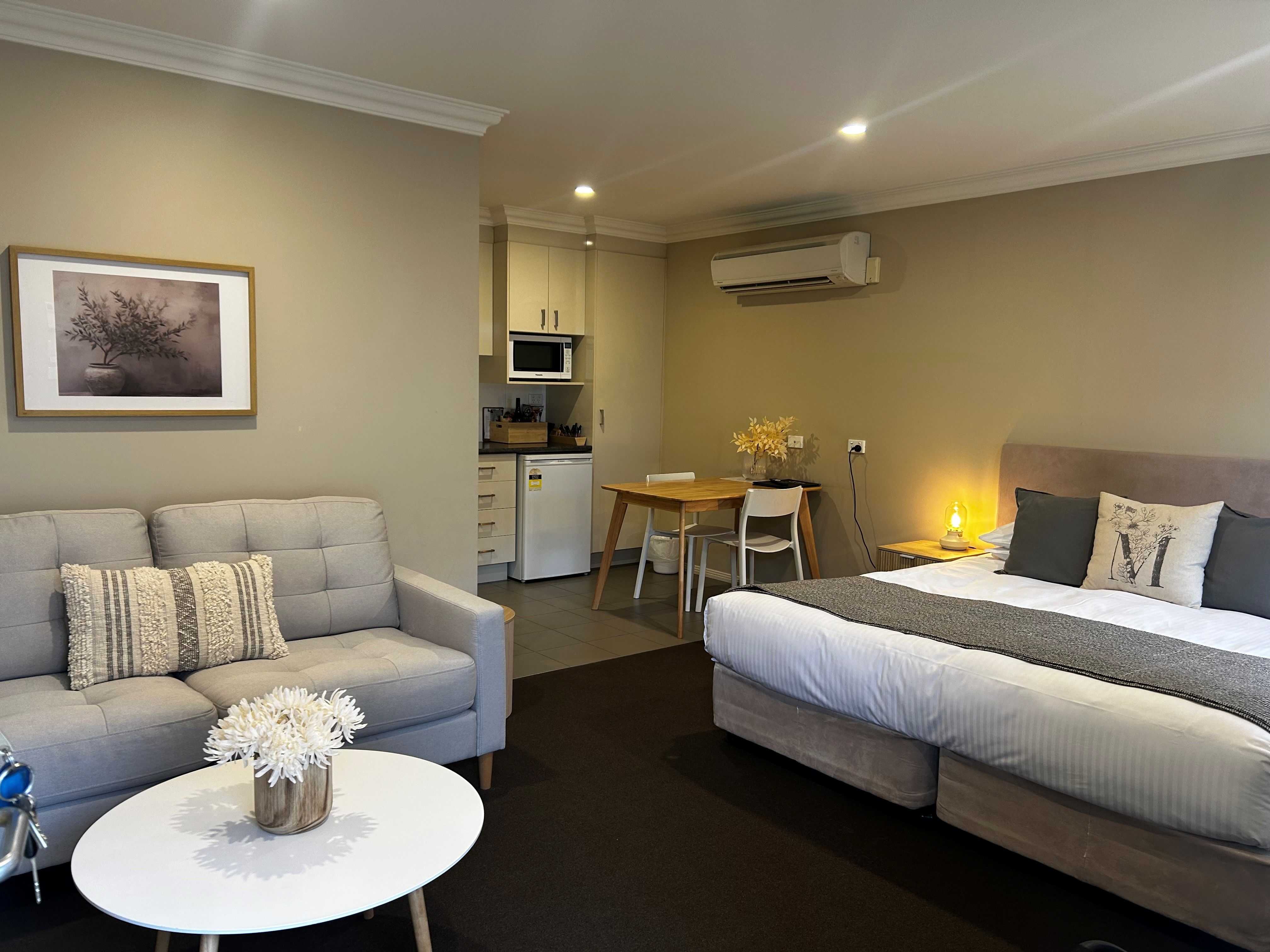 Deluxe King Room Pet Stay