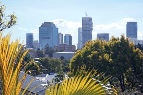 Queen Studio with CITY VIEW