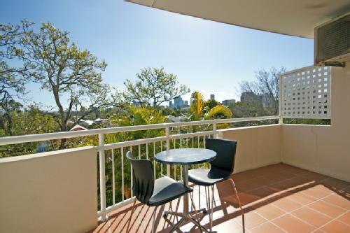 Queen Studio with CITY VIEW