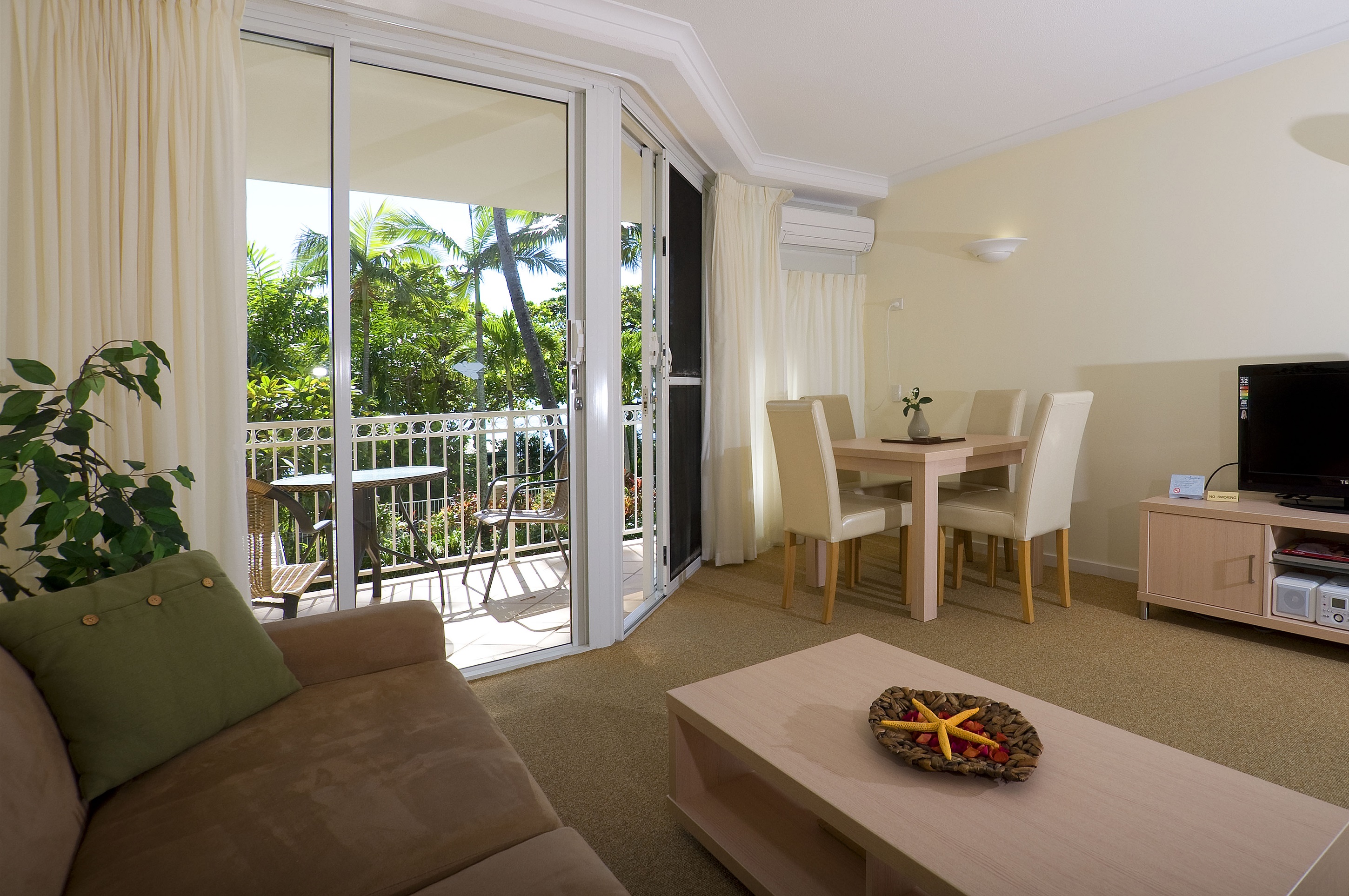 1 Night Stay - 1 Bedroom Beachfront