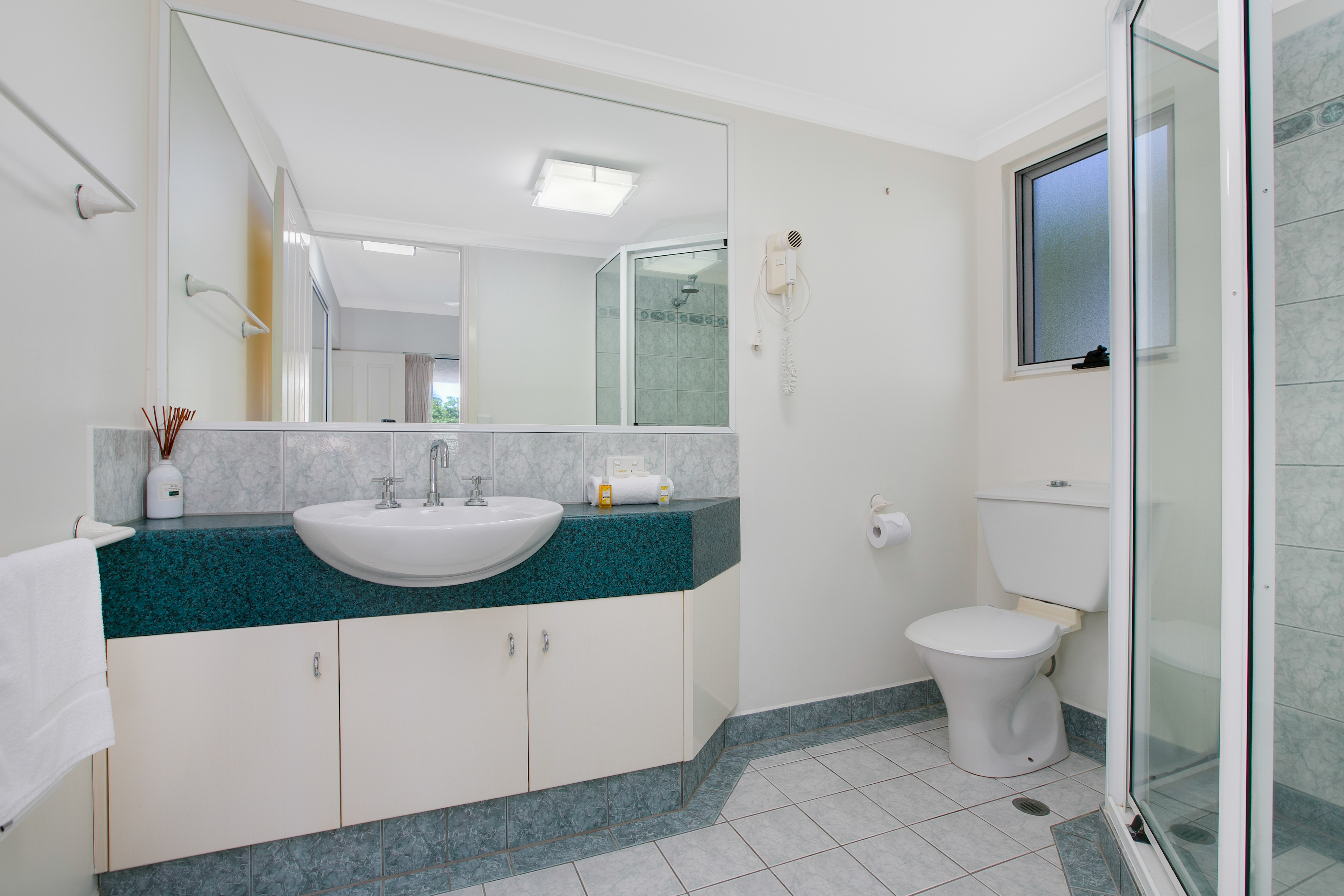 3 Night Stay - 2 Bedroom Beachfront Apartment