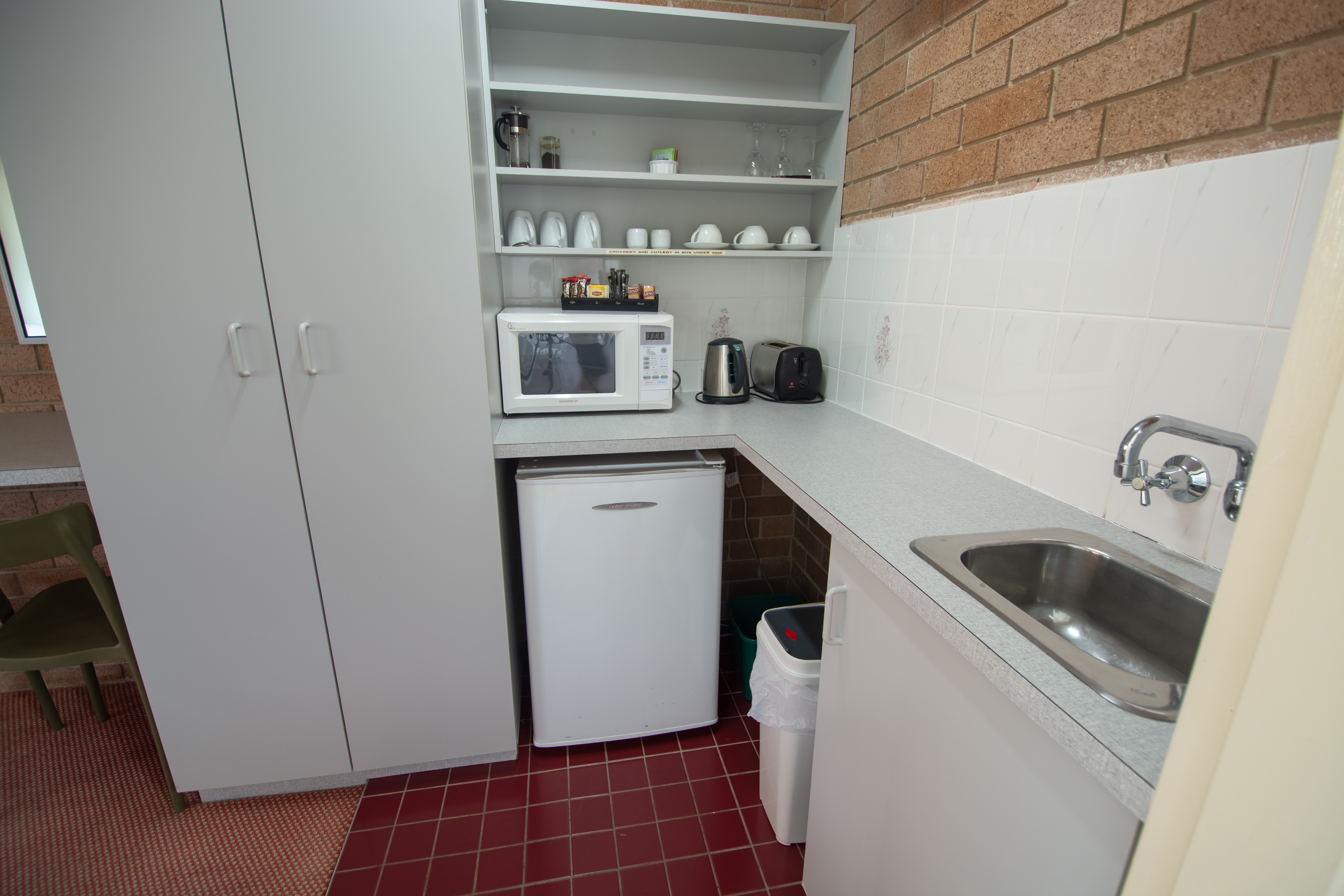 Downstairs Suite - Queen Room 7