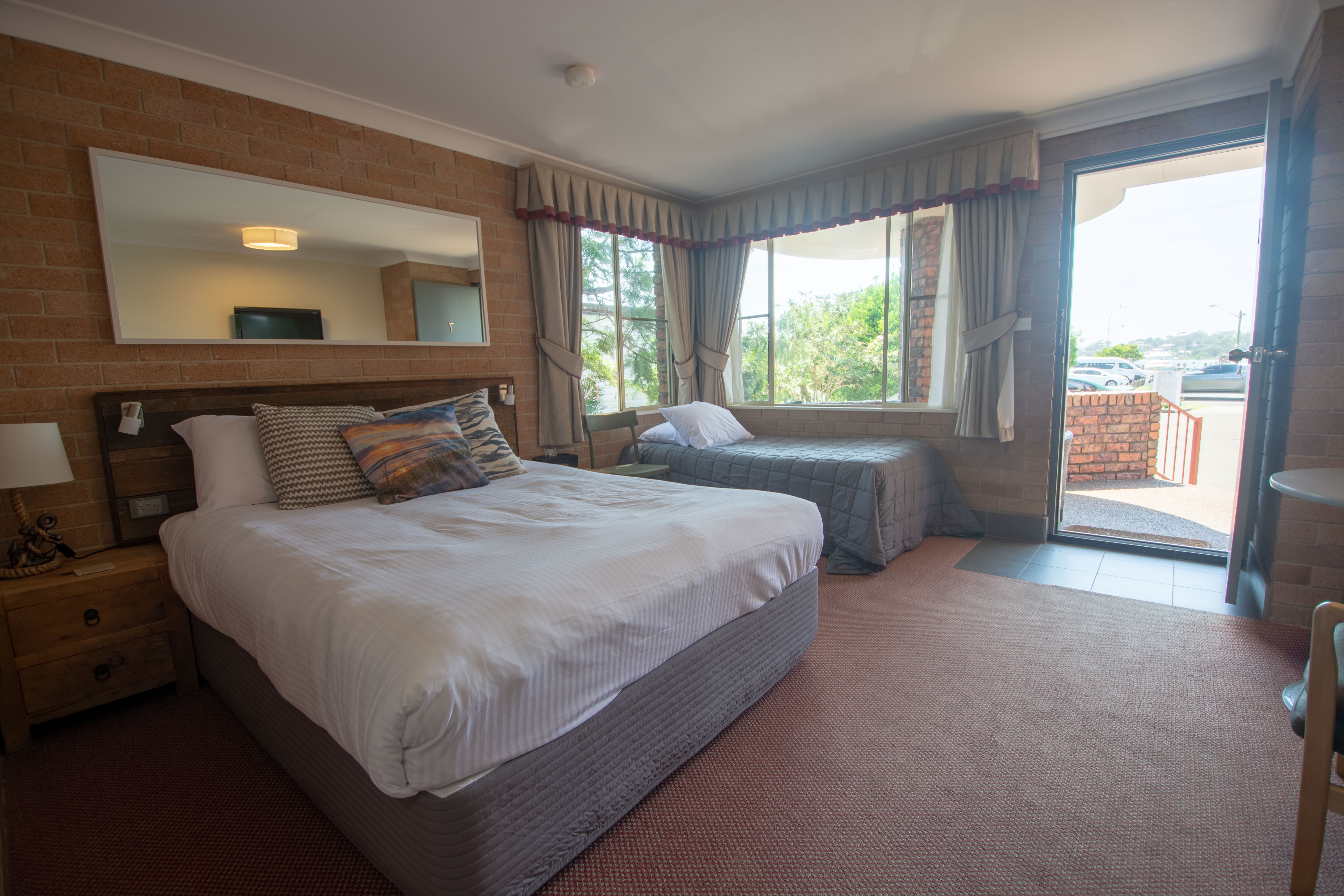 Waterview Suite Queen Bed Room 10