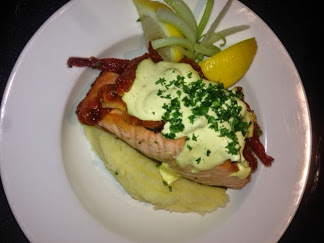 Queen & Single with shared bathroom