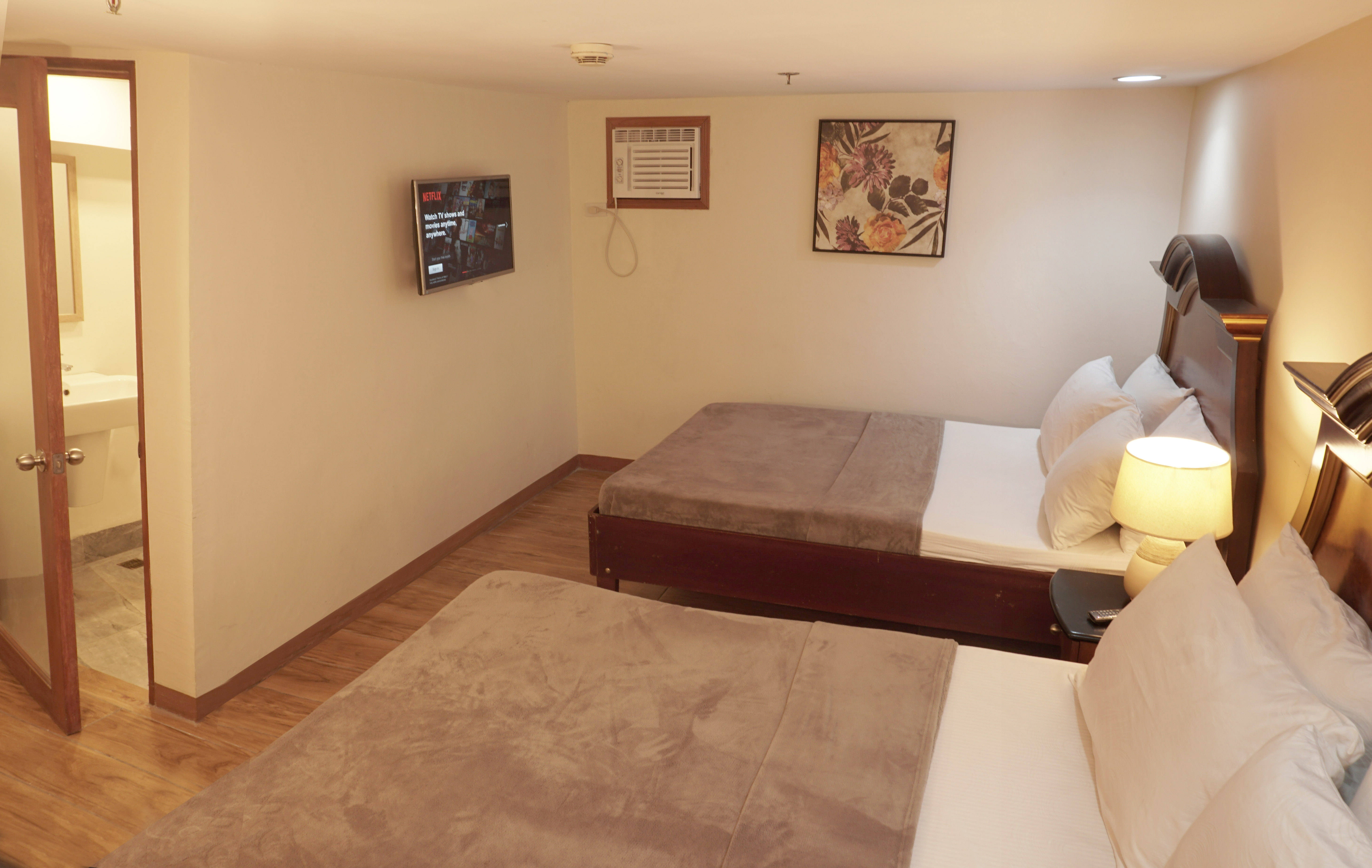 Bed & Breakfast Family (Free Breakfast for Six)