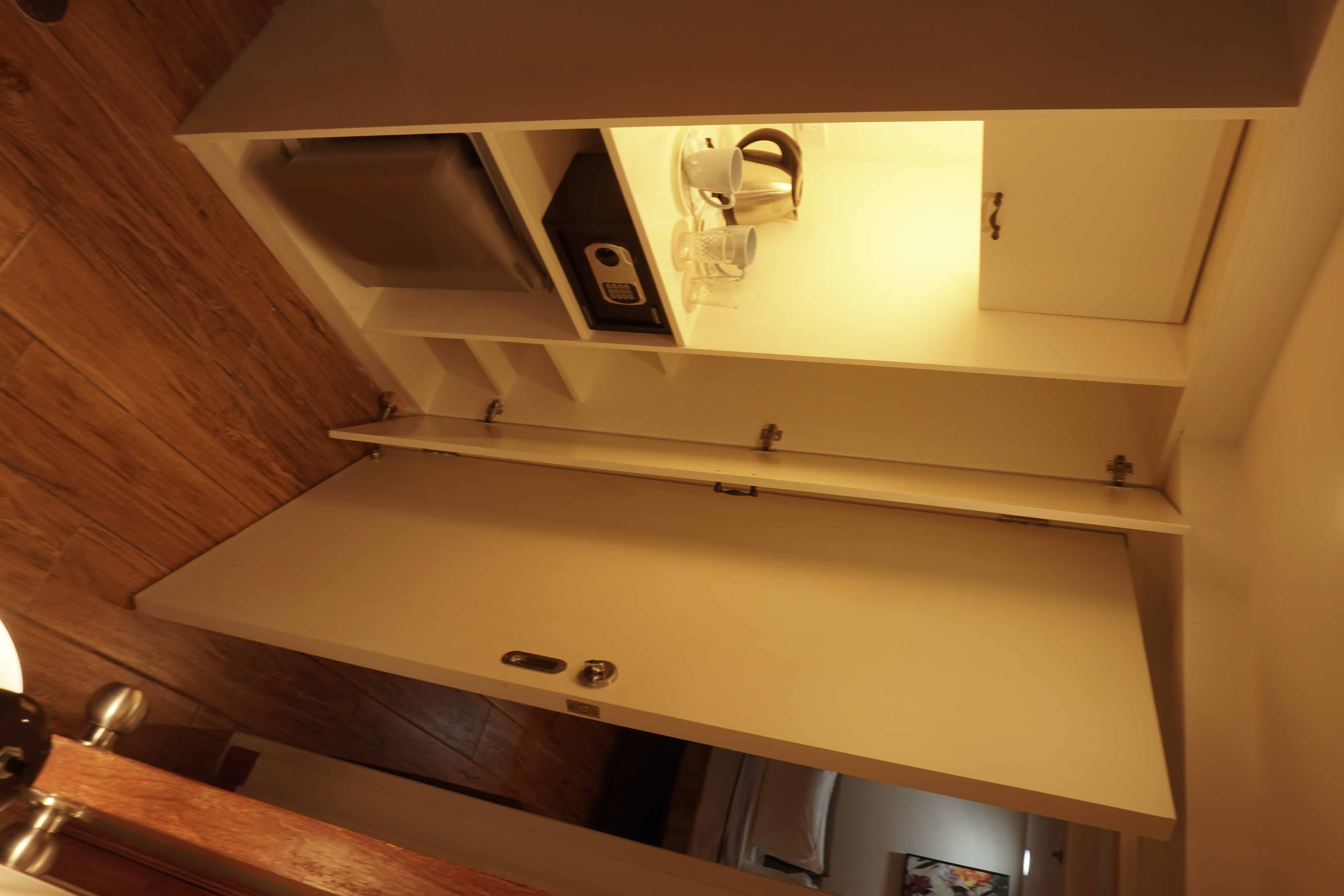 Bed & Breakfast Family (Free Breakfast for Six)