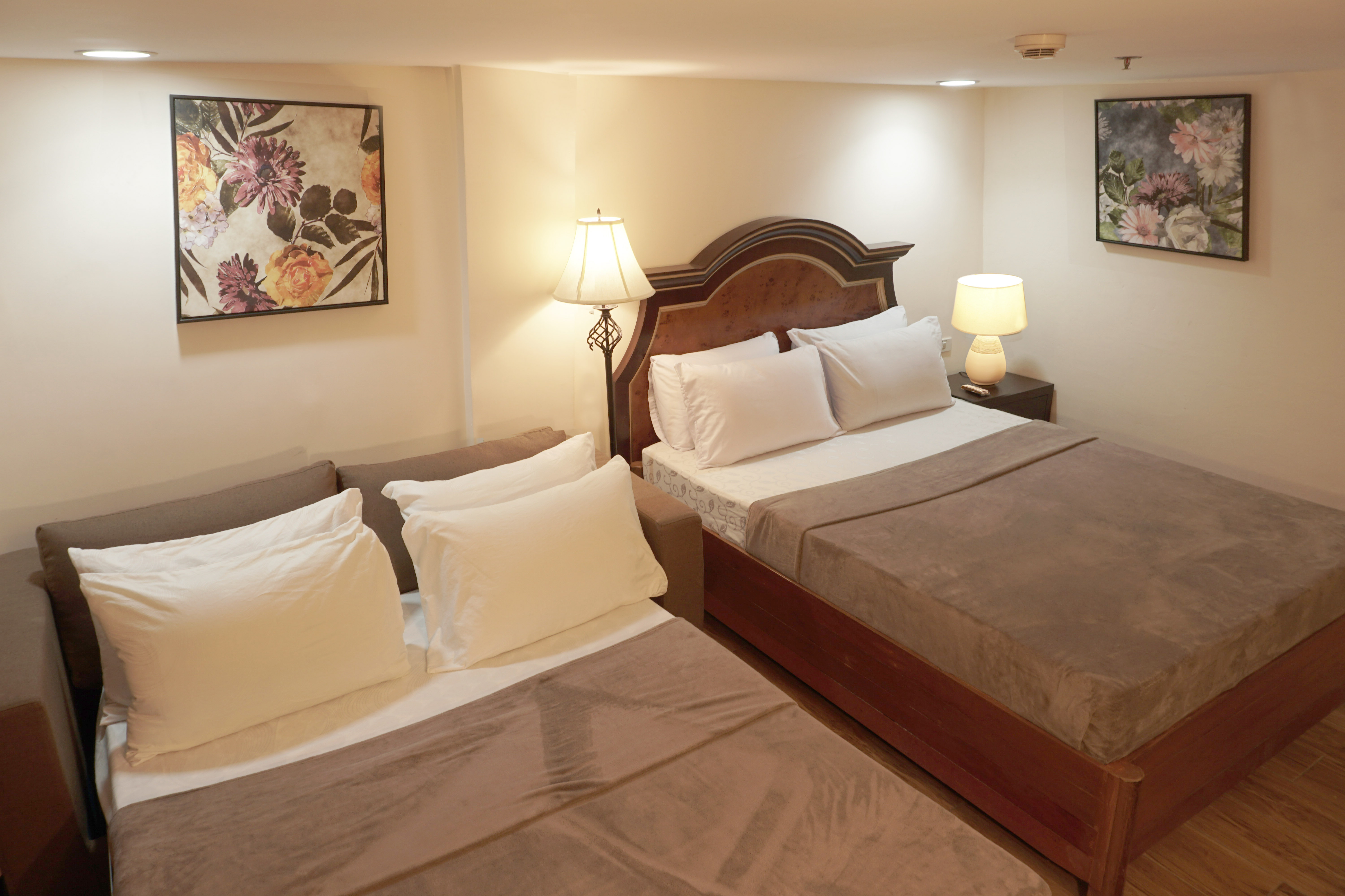 Bed & Breakfast Family (Free Breakfast for Six)