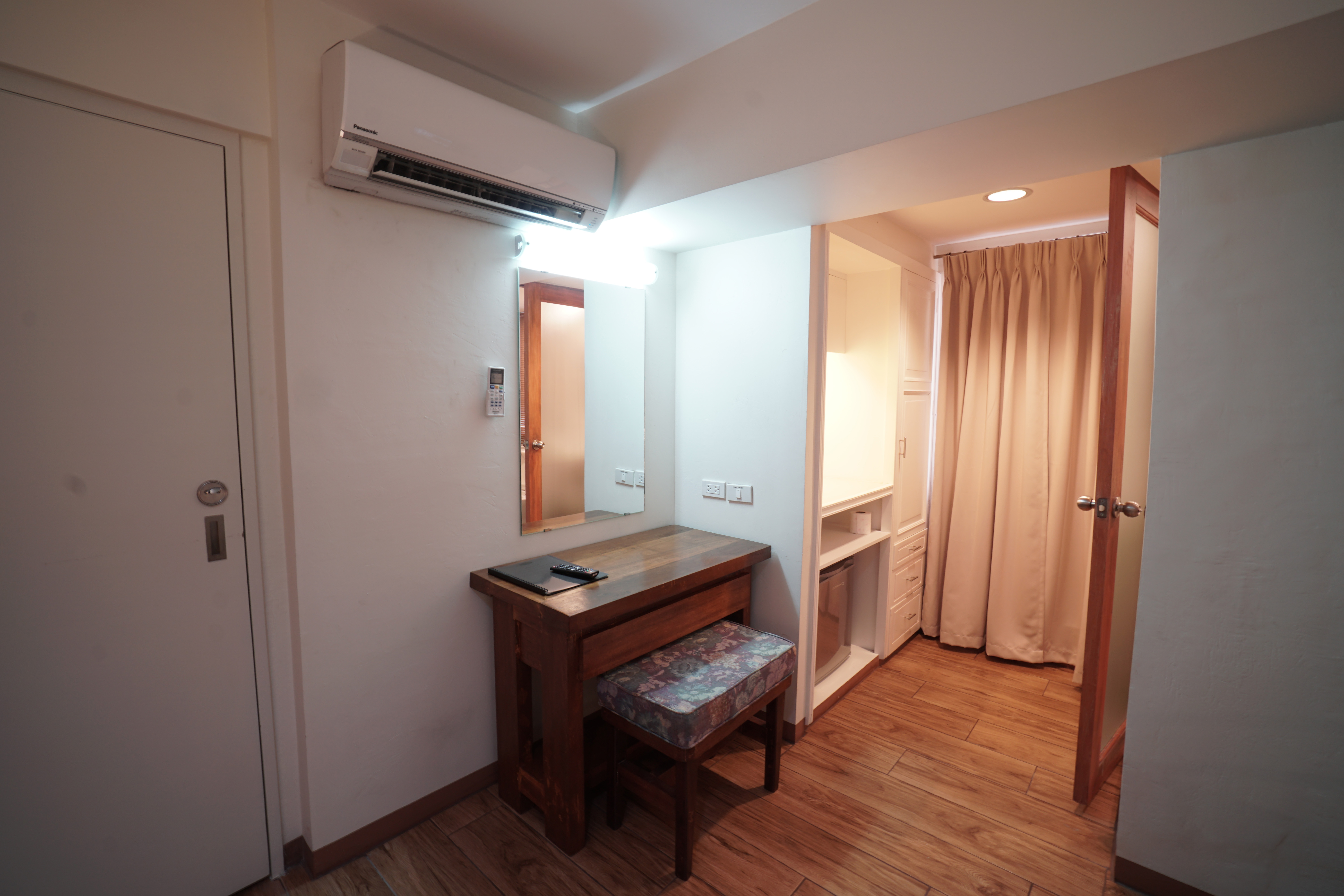 Connecting B&B (Free Breakfast for Four)