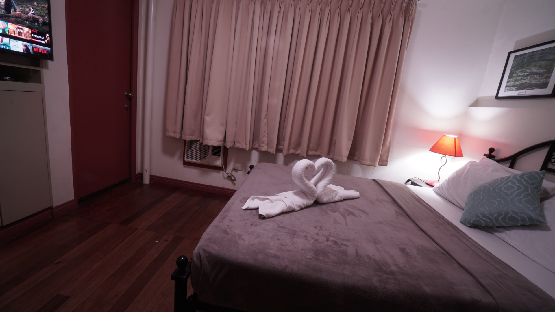 Deluxe (Free Breakfast for two)