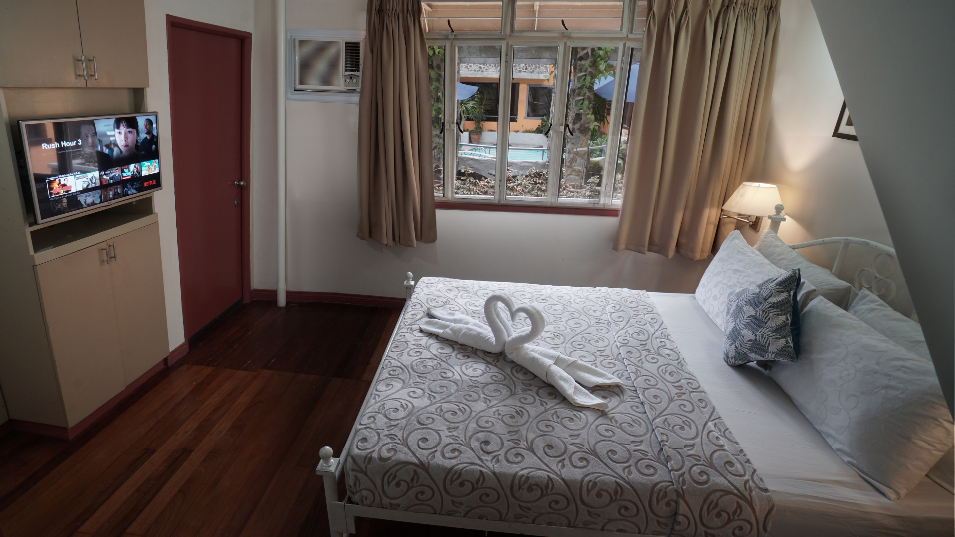 Deluxe Poolview with Free Breakfast for Two