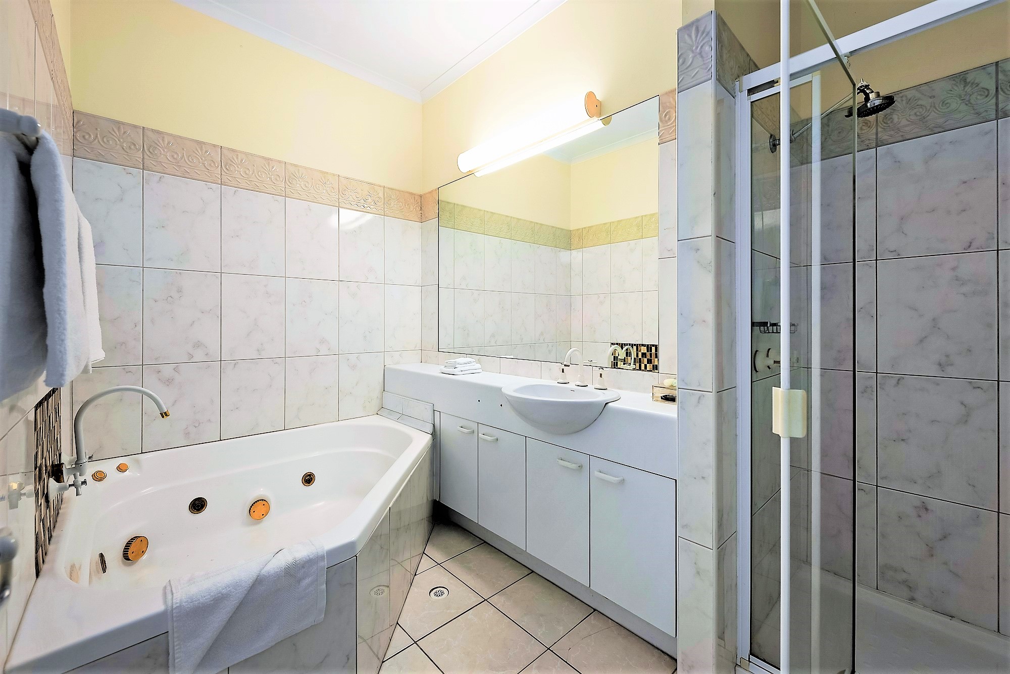 Hillview Spa Suite with Two Queen Beds