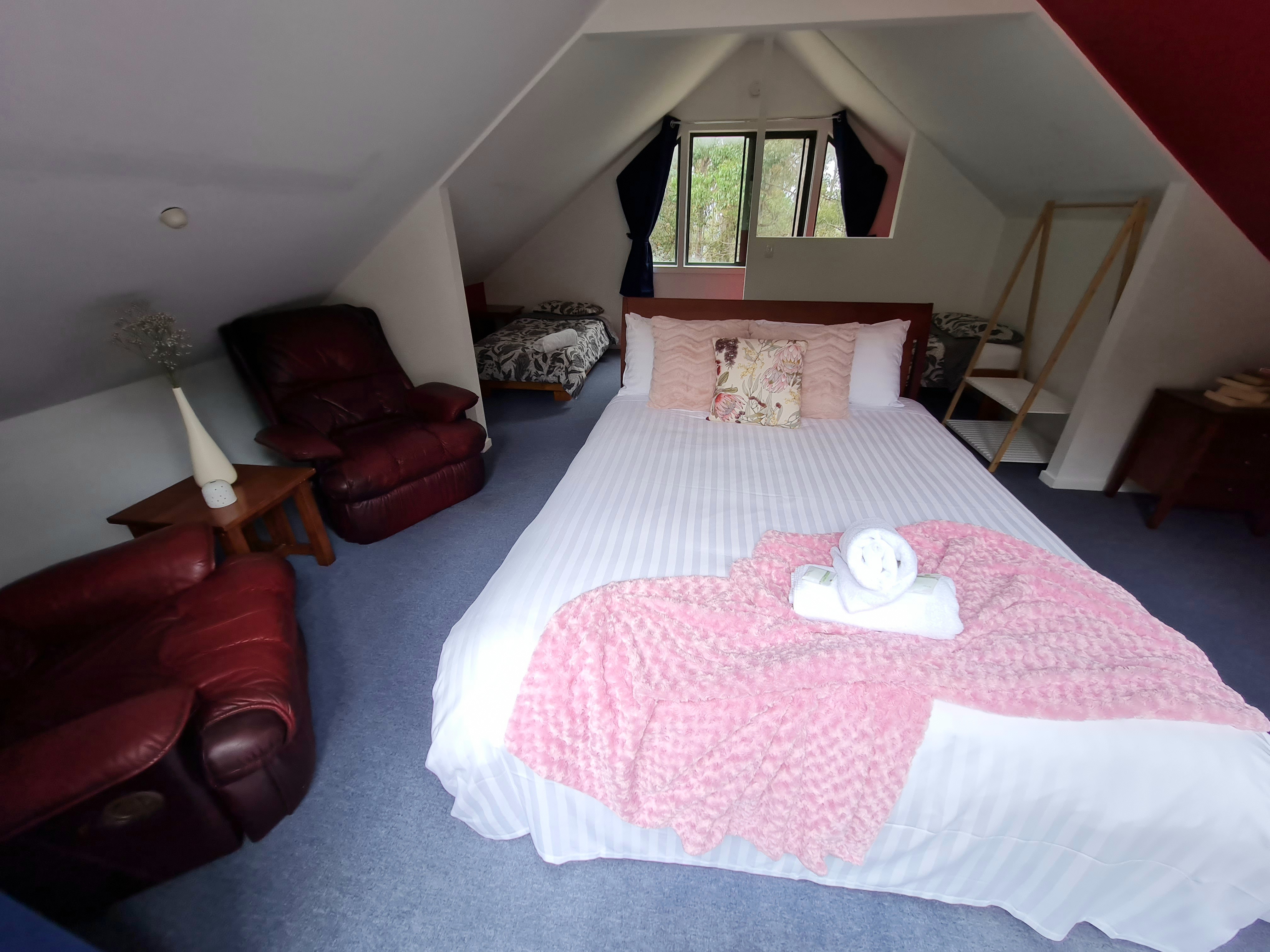 1 night Wallaby 2 BR Cabin