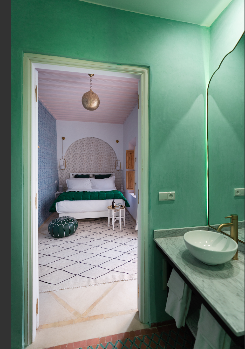 Pomegranate King Daily Breakfast Included