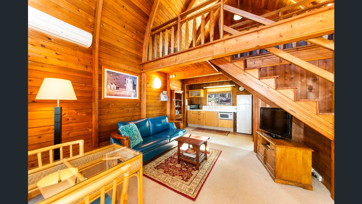 Cedar Cabin - with private hot tub