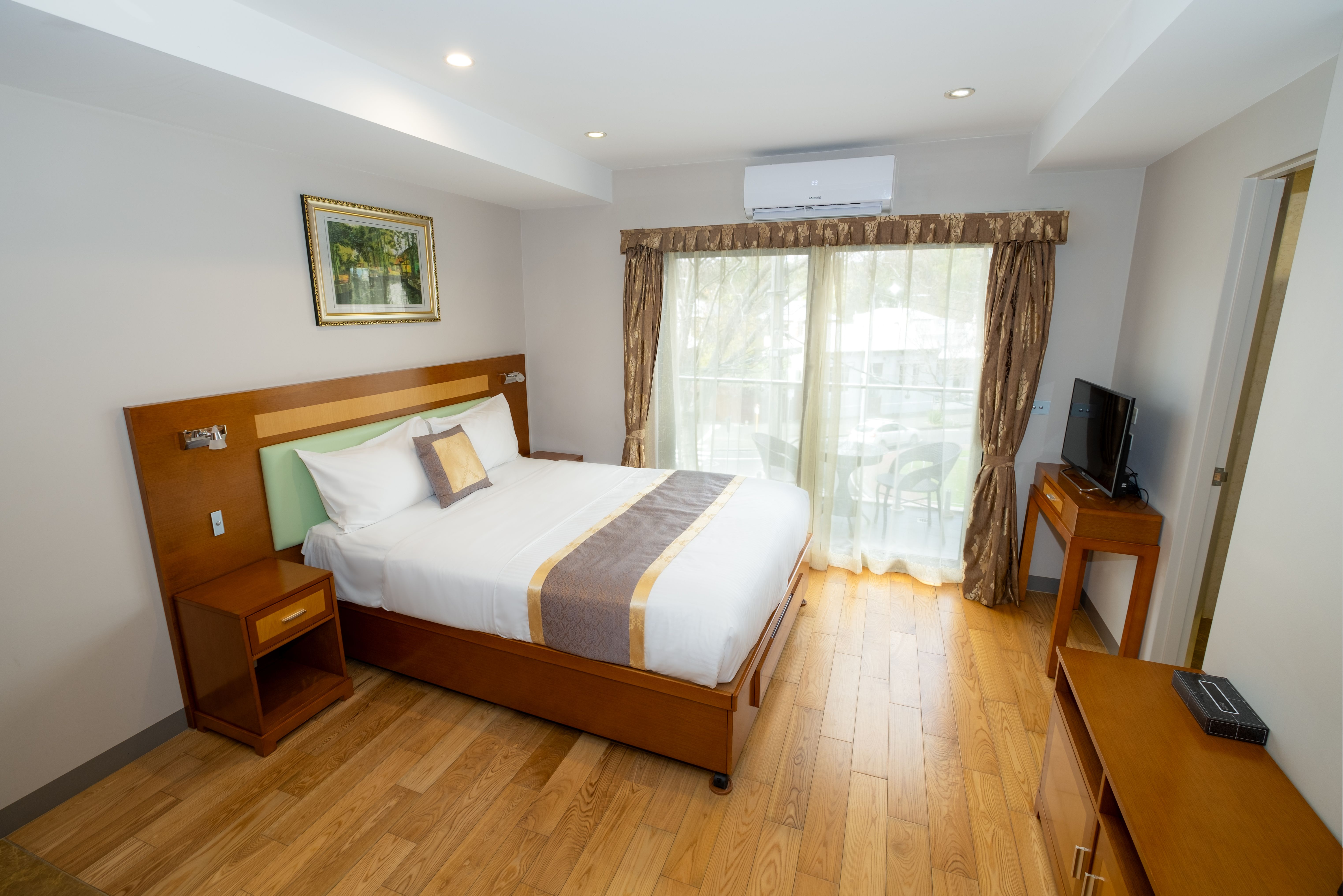 Interconnecting Studio Apartment - Min 2