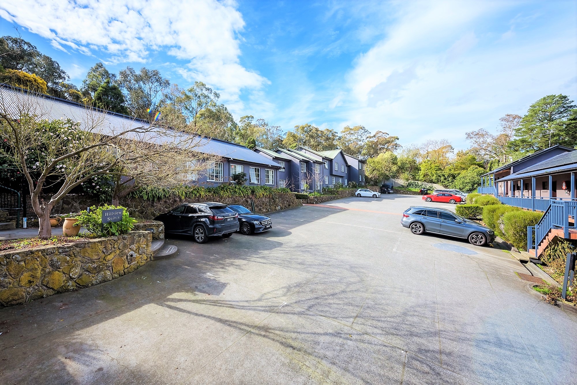 Hillview Spa with One Kind Bed