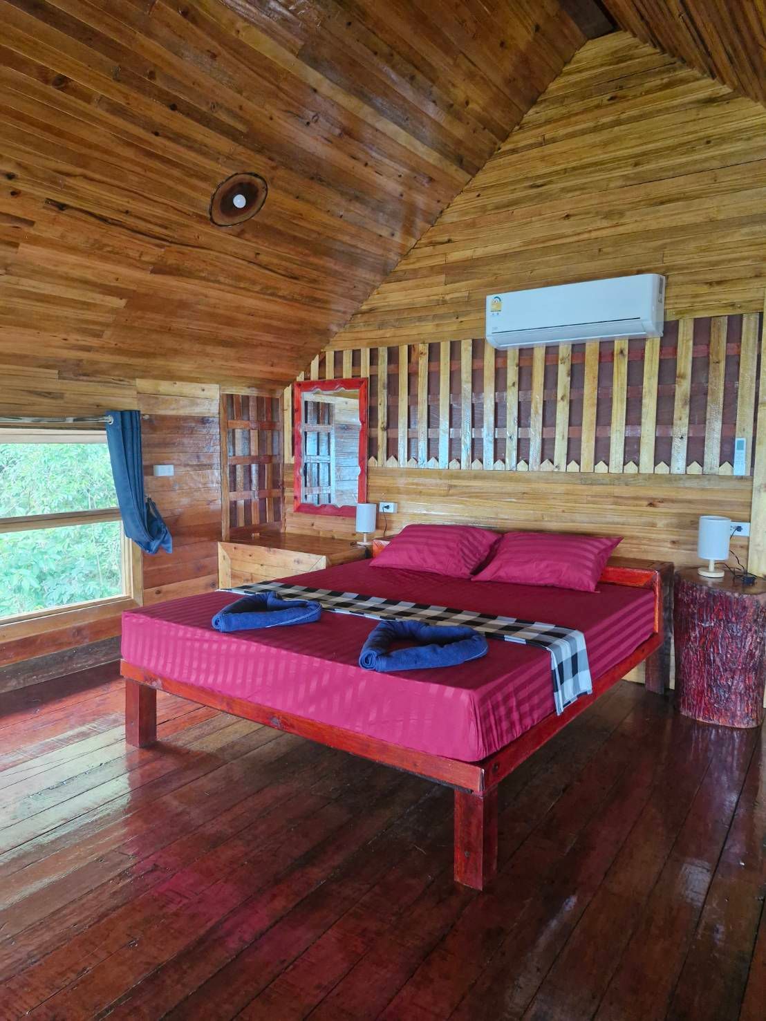 Rocks Suite - second row on the rocks 41