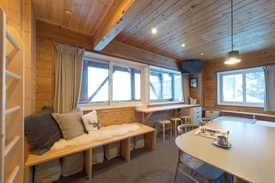 5 bed Family Room with ensuite